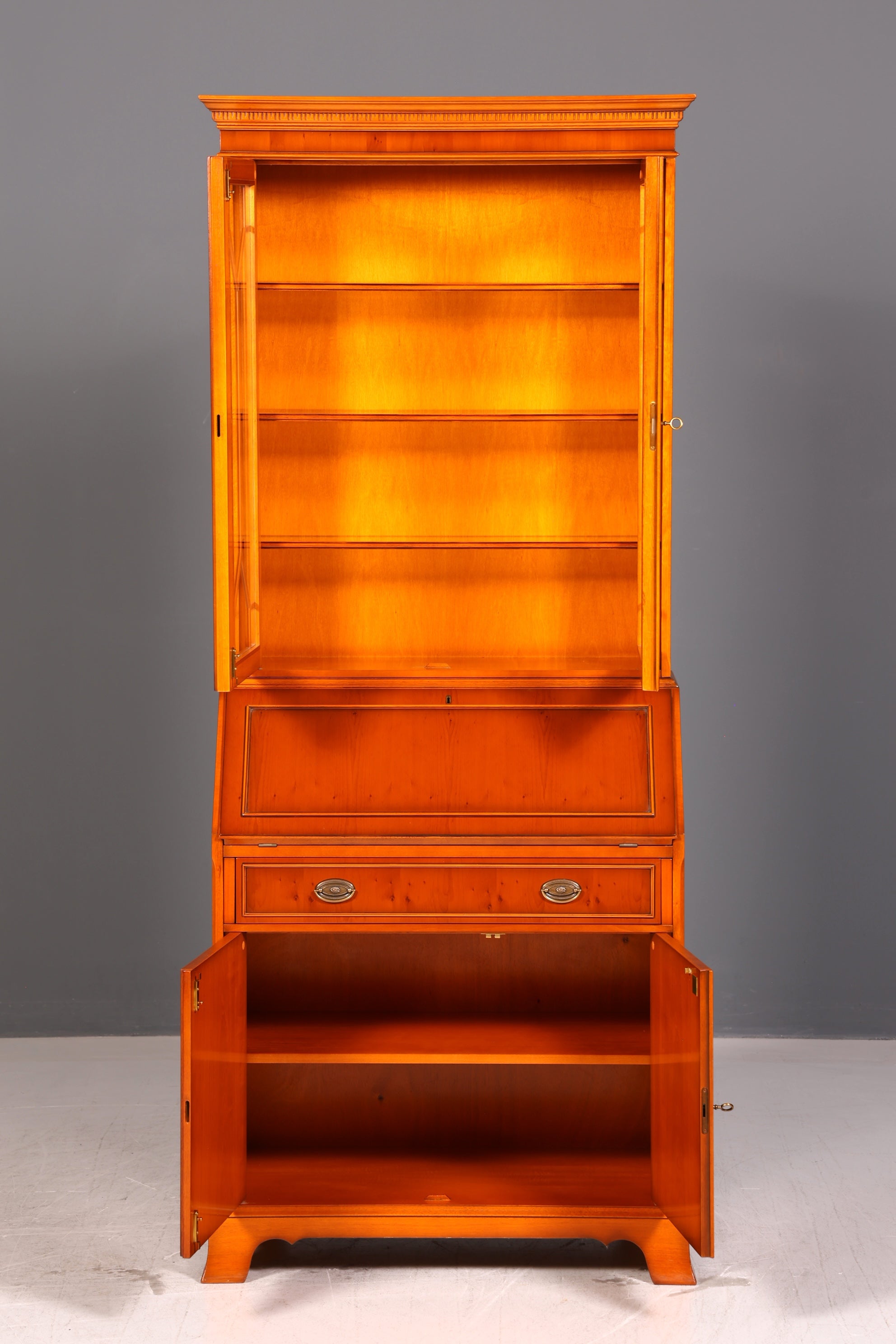 Edler Englischer Sekretär der Marke Heldense Eibe Aufsatzsekretär Schreibschrank Vitrine Bücherschrank Antik Vintage