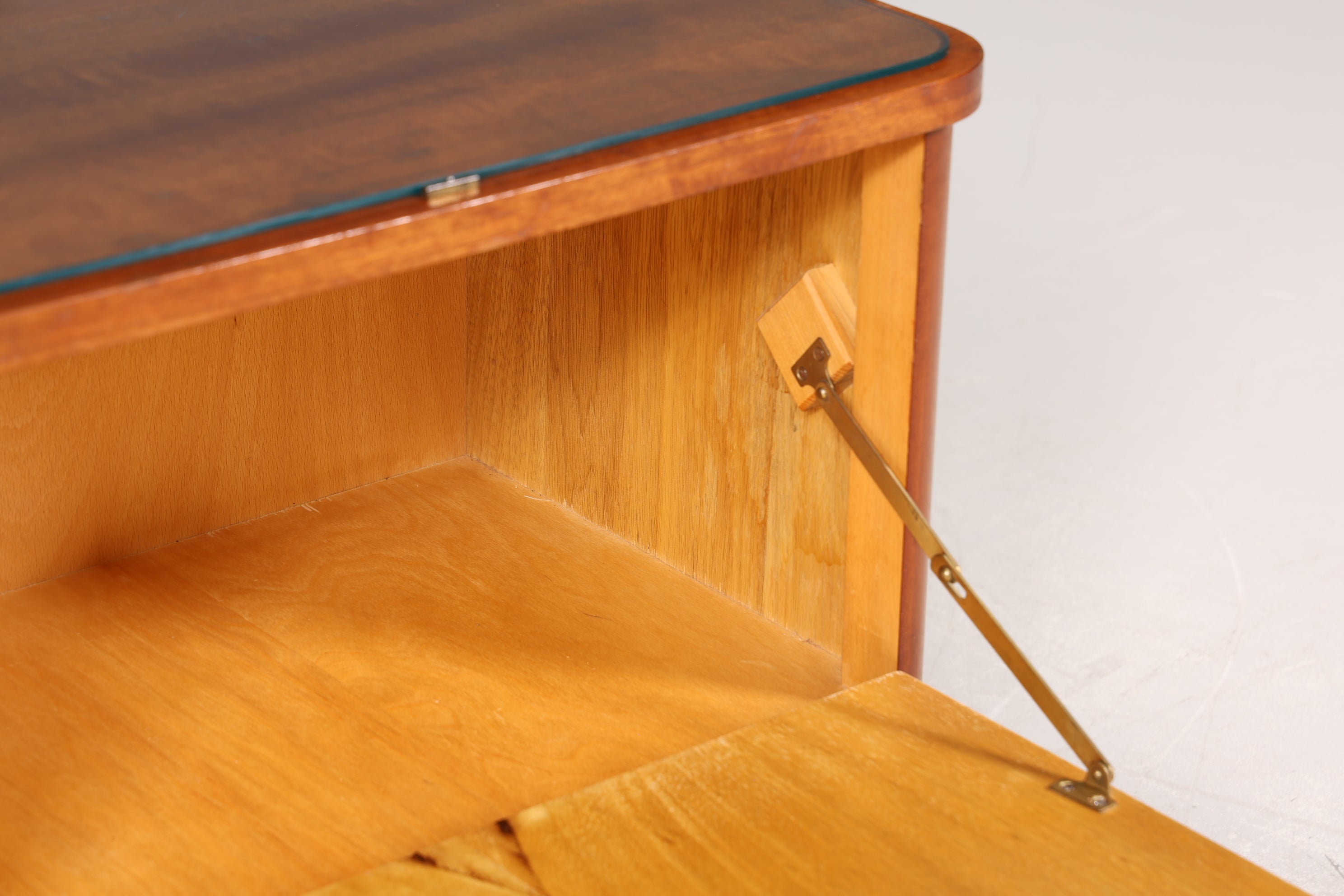 Wunderschöne Mid Century Kommode Vintage Klappschränkchen Retro Nachttisch 1 von 2