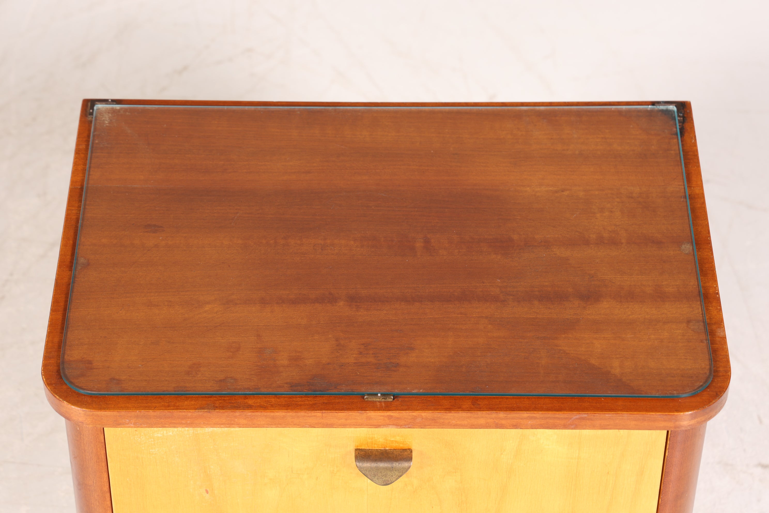 Wunderschöne Mid Century Kommode Vintage Klappschränkchen Retro Nachttisch 1 von 2