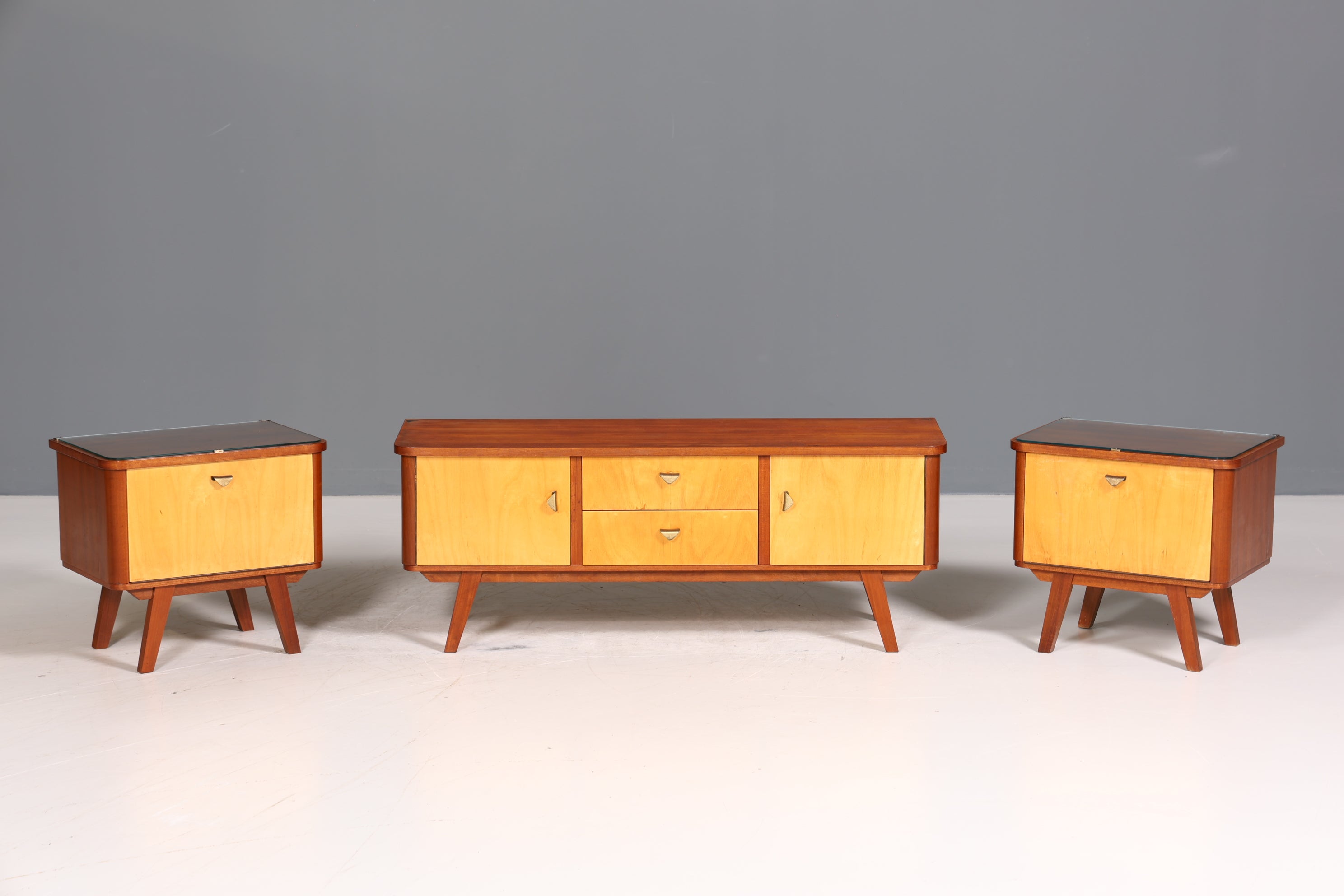 Wunderschöne Mid Century Kommode Vintage Klappschränkchen Retro Nachttisch 1 von 2