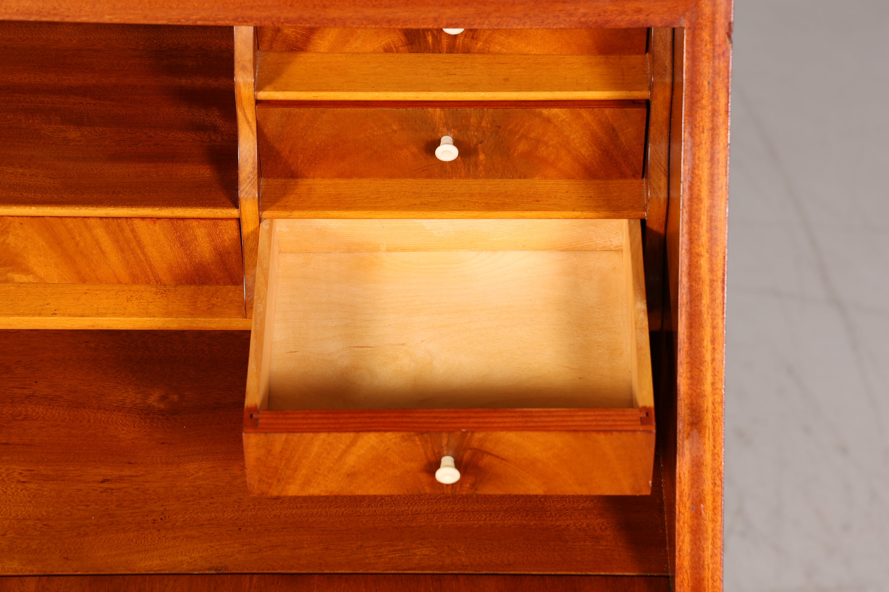 Stilvoller Sekretär im Louis Seize Stil Büro Kommode Empire Englisch Schreibkommode Schreibtisch