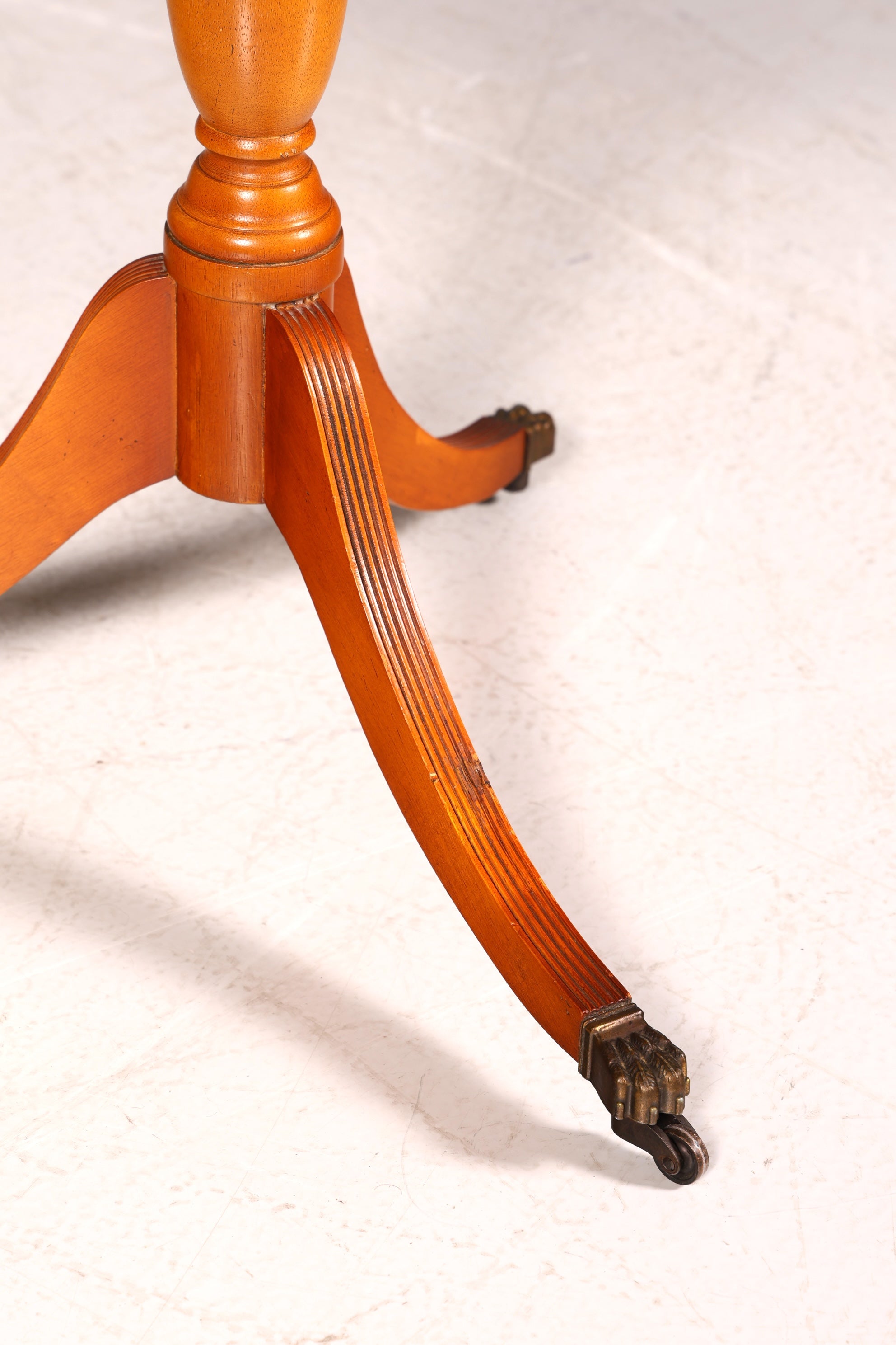 G049 Finish Traumhafter Englischer Tisch Couchtisch Englisch Antik Stil Ablagetisch Regency Stil Beistelltisch