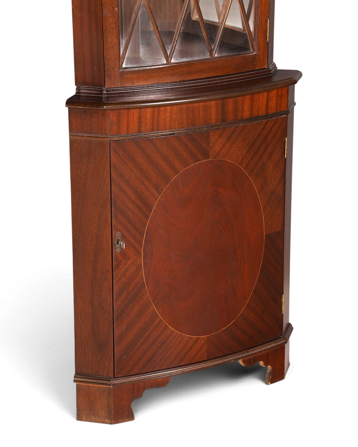 Hauptstadt Möblerei englische Eckvitrine aus Mahagoni mit Intarsien und verglaster Sprossentür im Vintage-Stil