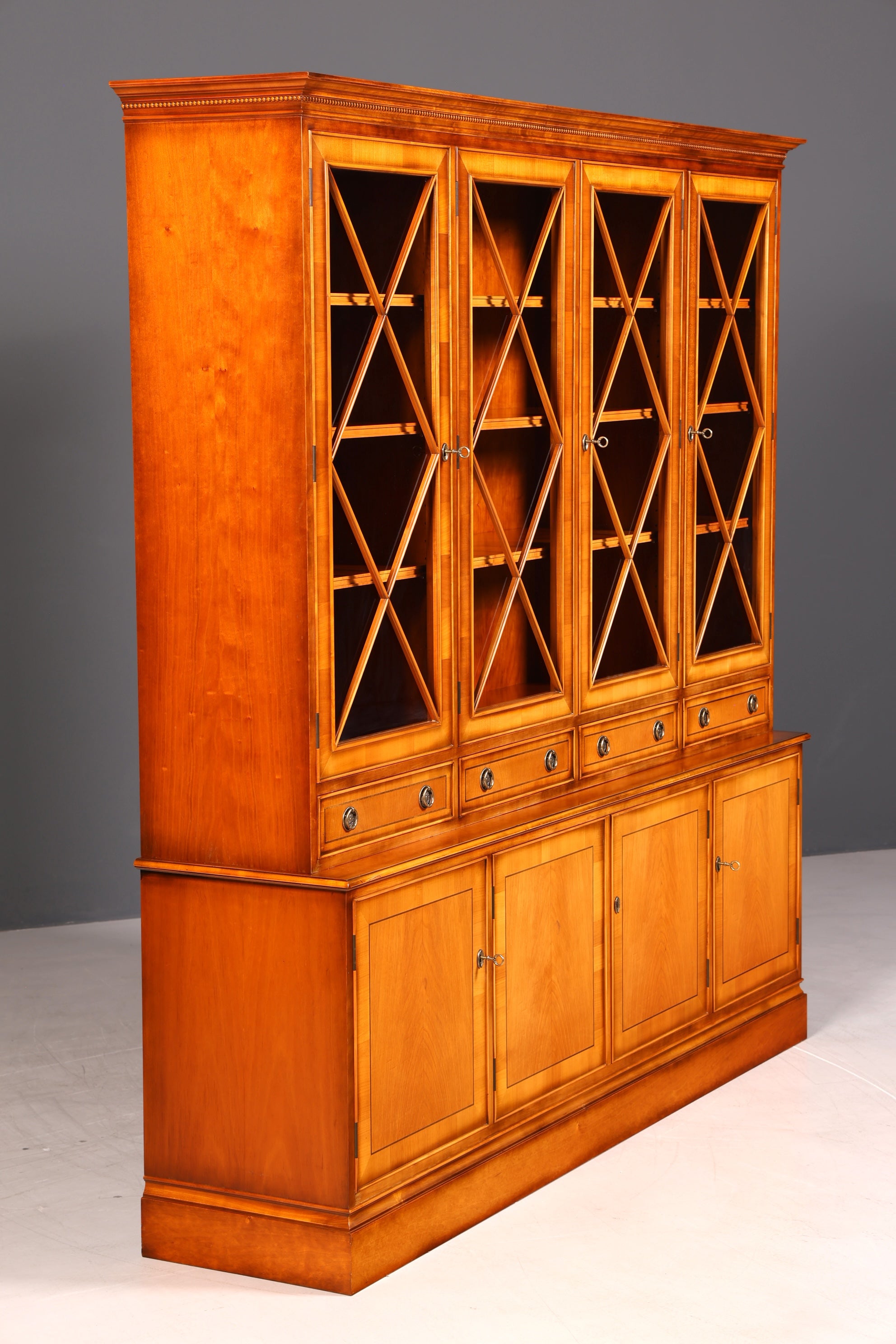 G720 Finish cm Wunderschöne Englische Vitrine Bücherschrank Buffet Antik Stil Englisch Eibe Glasvitrine Bibliothek (Kopie)