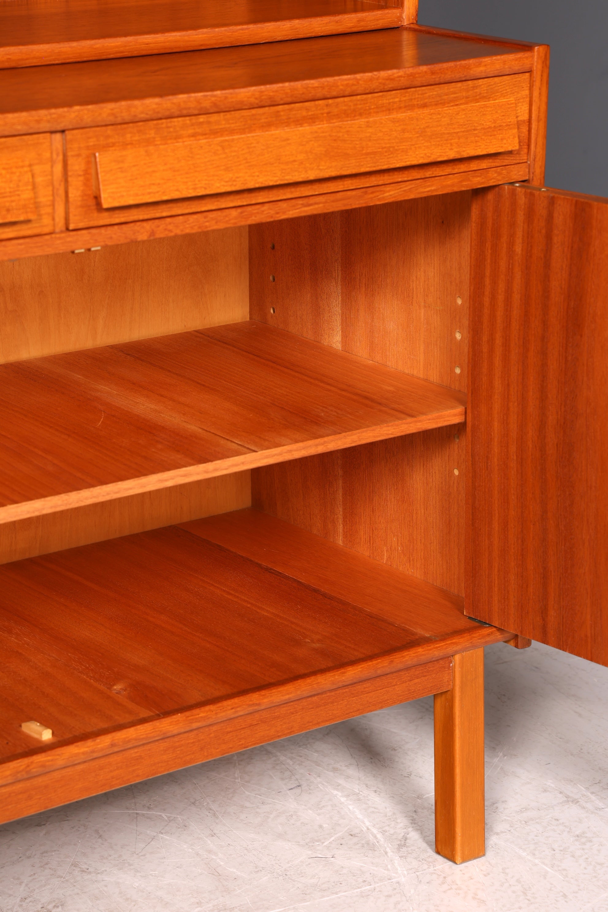 G062 Finish Traumhaftes Mid Century Regal echt Holz Schrank Danish Design Retro Kommode Vintage Bücherregal 60er Jahre