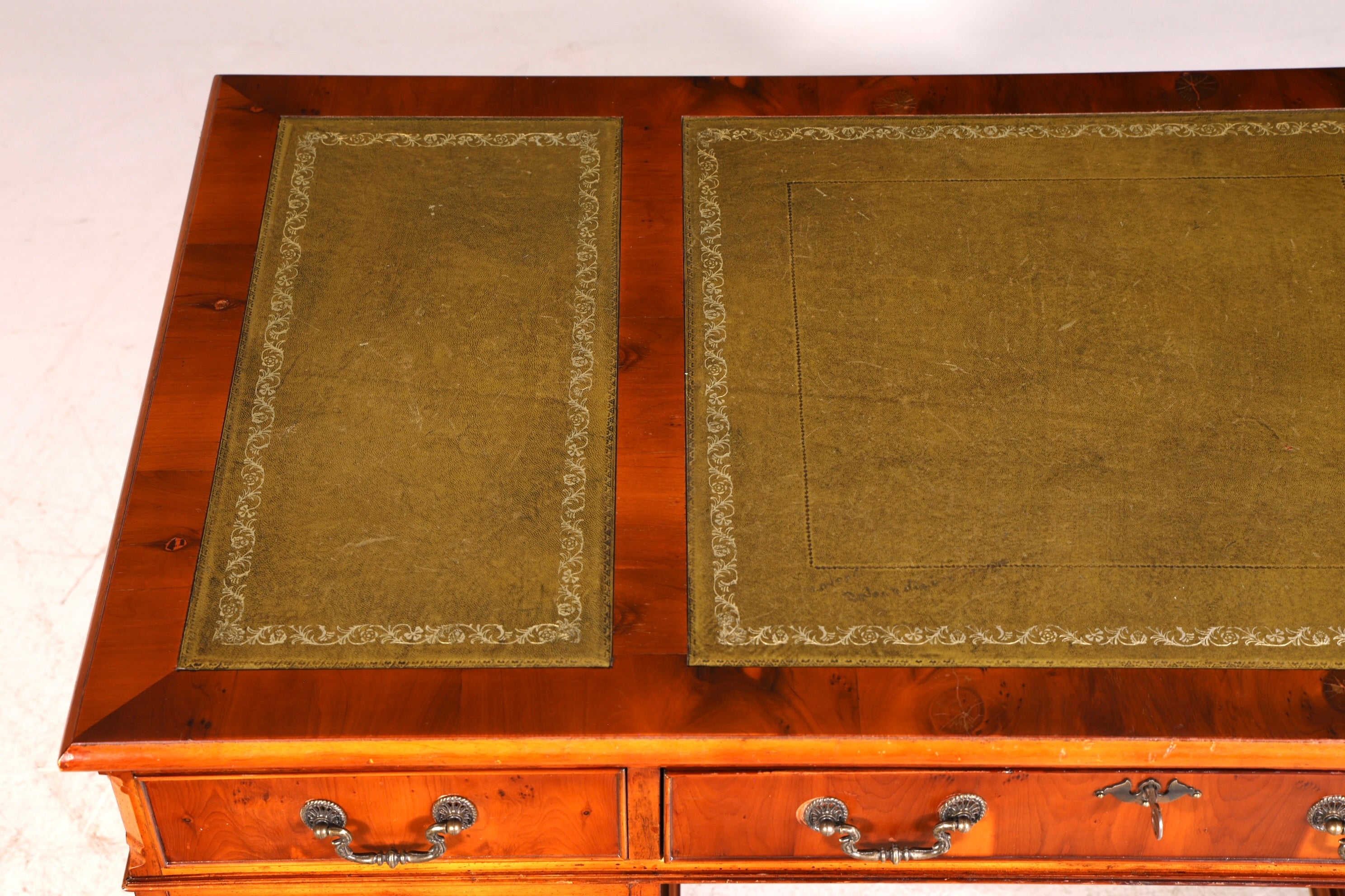 G072 Finish cm Wunderschöner Englischer Schreibtisch echt Lederauflage Bürotisch Antik Stil Office Desk