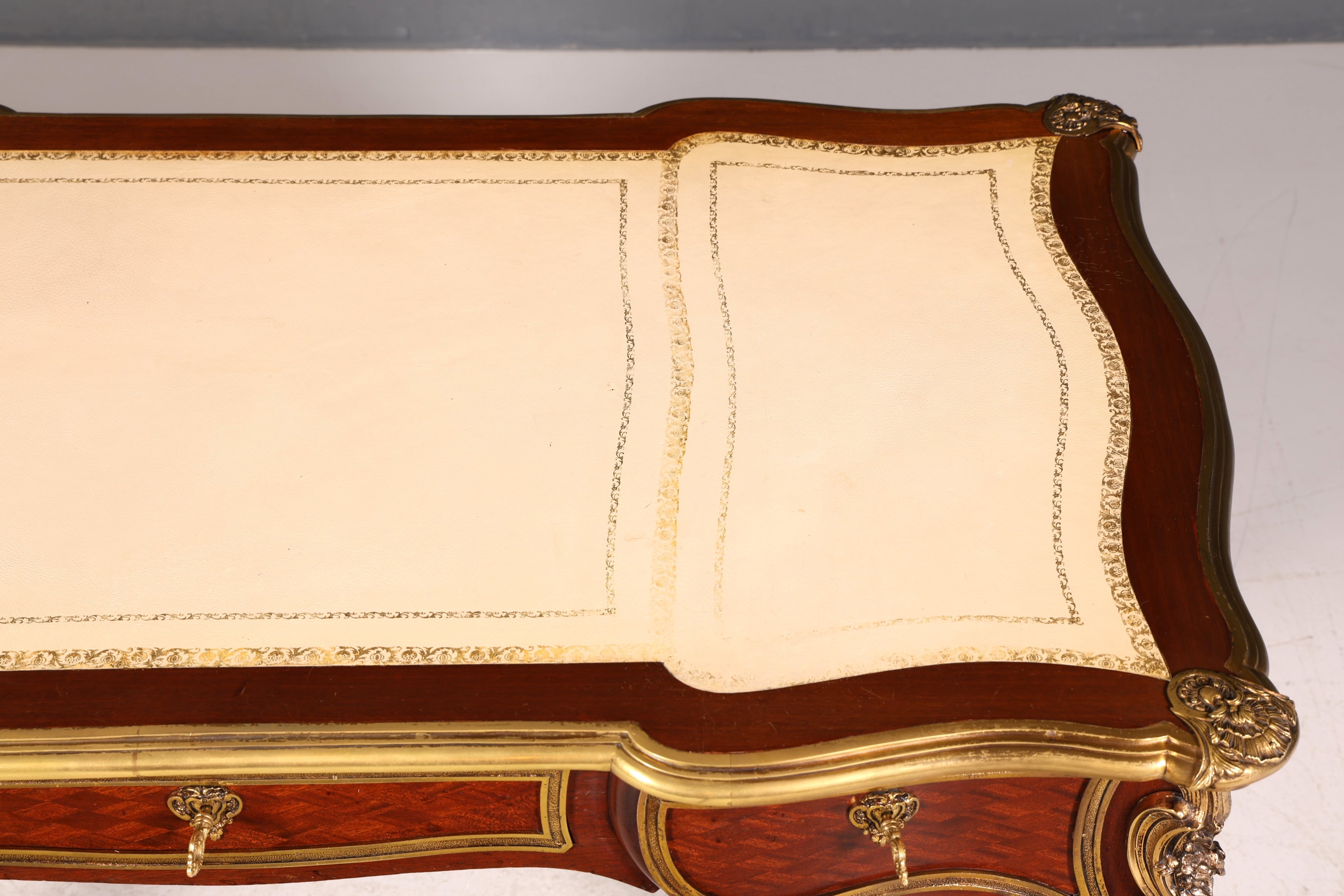 G078 Finish - Louis XV Barock Schreibtisch usw. Messing Zarge, Preis muss ich noch recherchieren