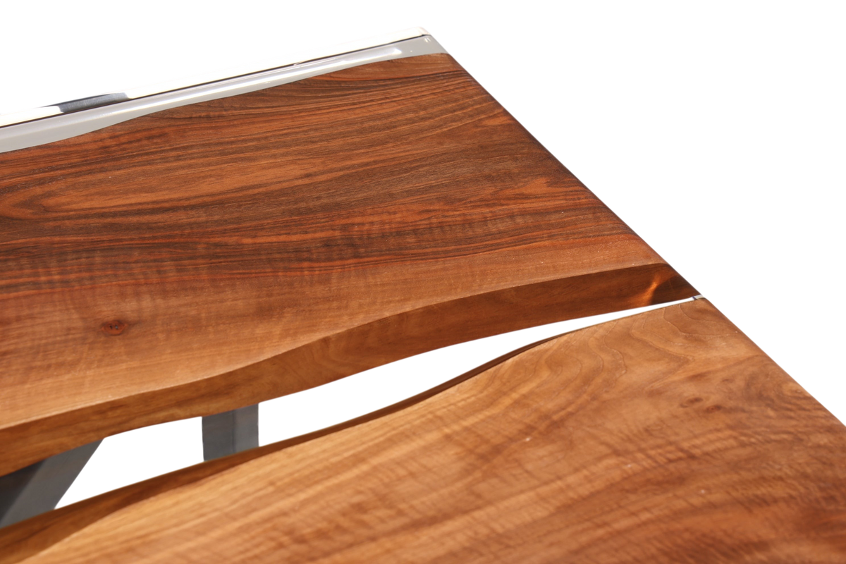 Hauptstadt Möblerei Esstisch aus massivem Nussbaumholz mit Epoxidharz River-Design und natürlicher Maserung