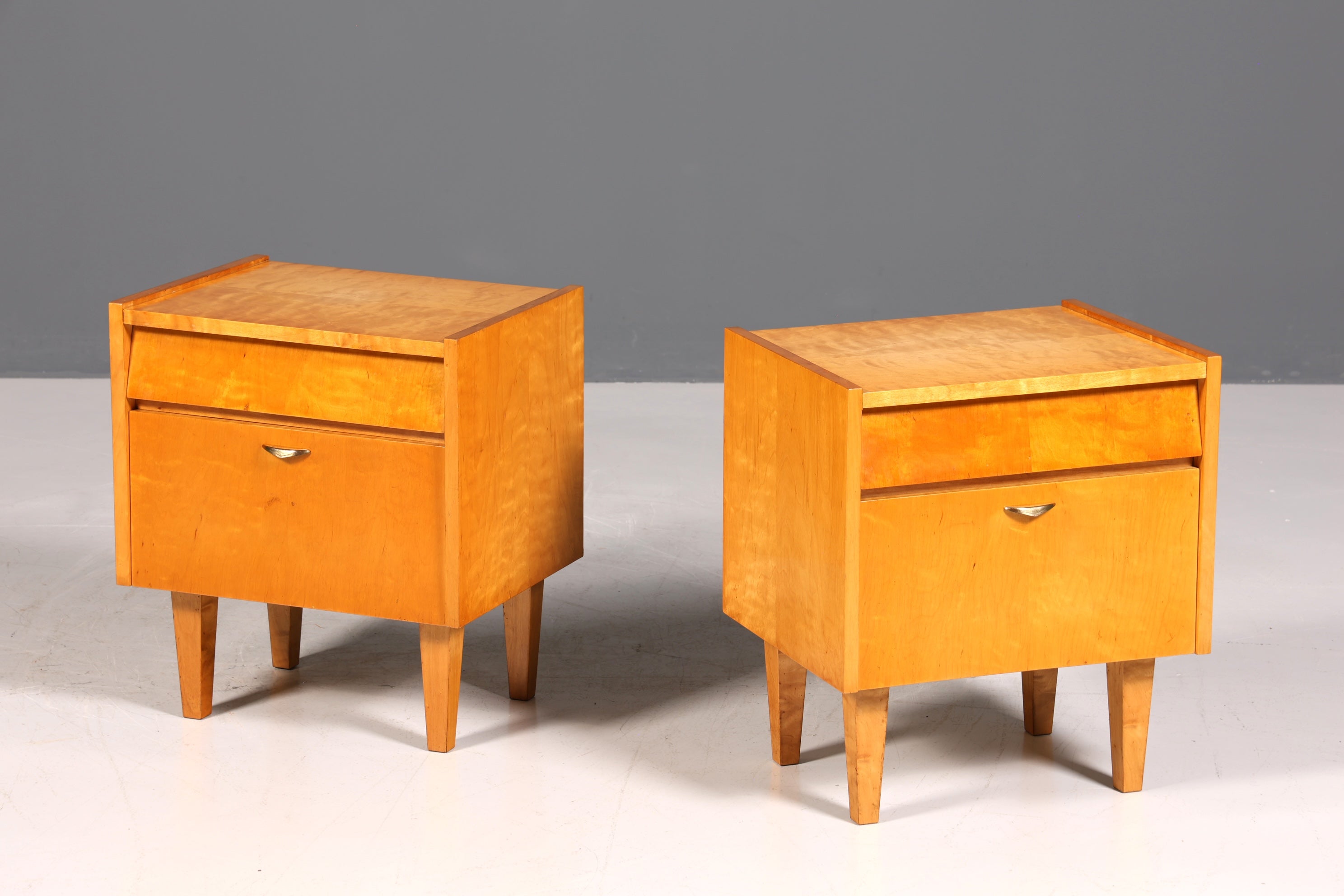 Schlichte Mid Century Kommode Vintage Klappschränkchen Danish Design Nachttisch 1 von 2