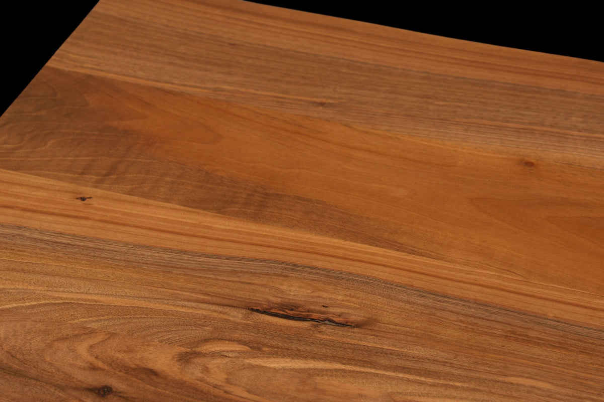 Stilvoller Nussbaum Tisch 180cm-95cm Esszimmer Tisch Baumkanten Platte massiv Holz Küchentisch