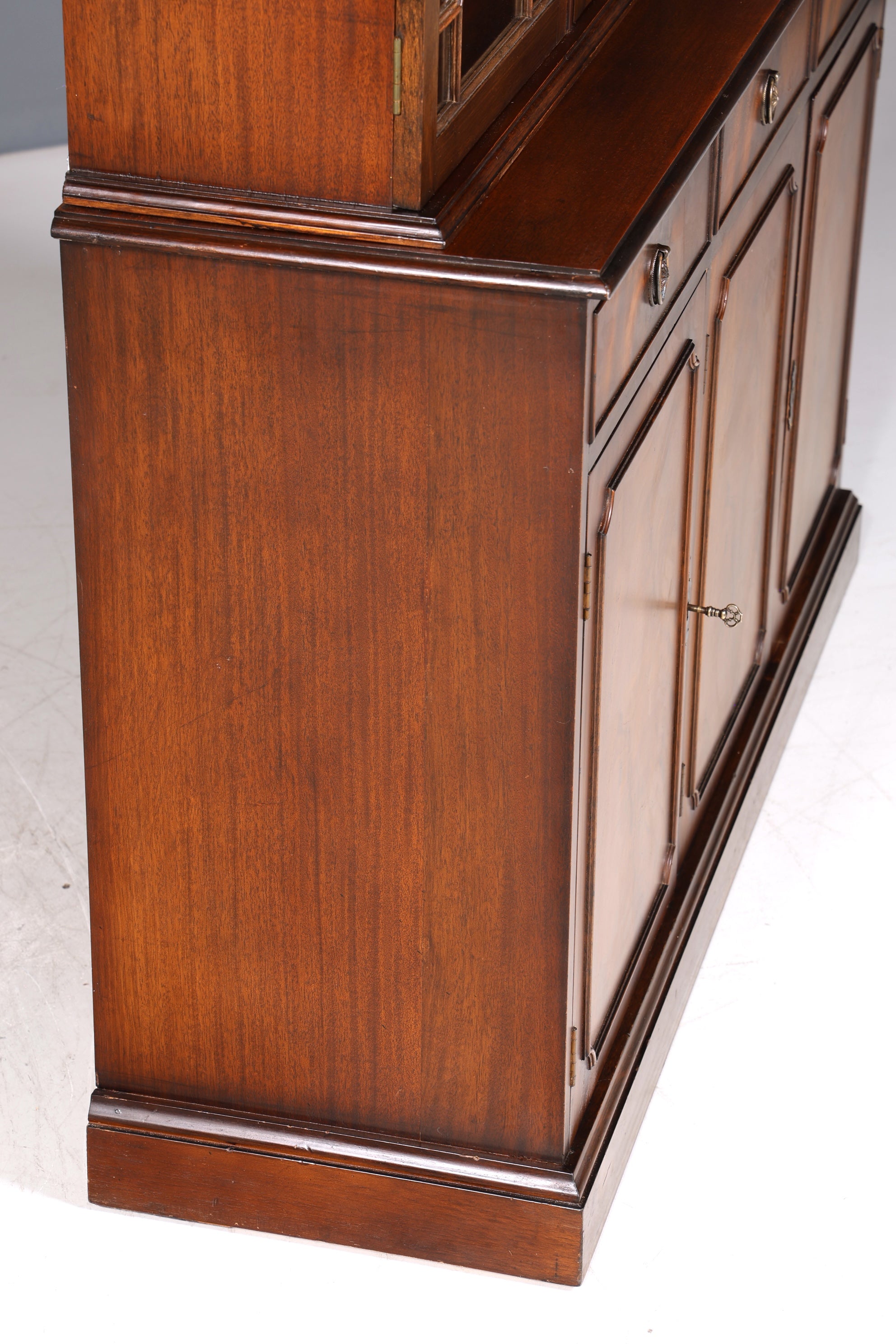 Stilvolle Englische Vitrine Bibliothek Bücherschrank UK Buffet Schrank 60s Jahre