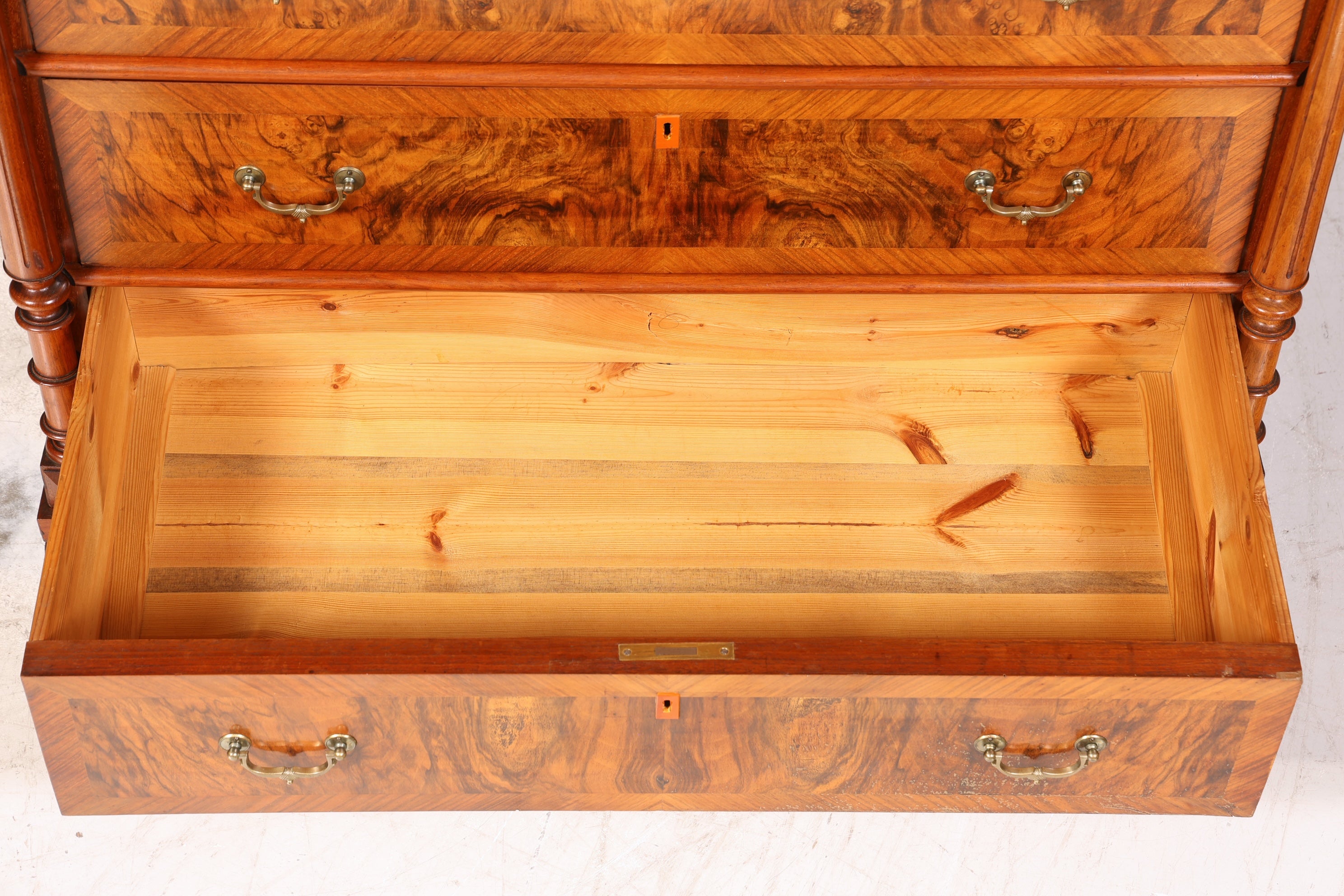 Traumhafter Louis Philippe Sekretär um 1870 Vertiko Nussbaum Highboard Kommode Sekretär Schrank