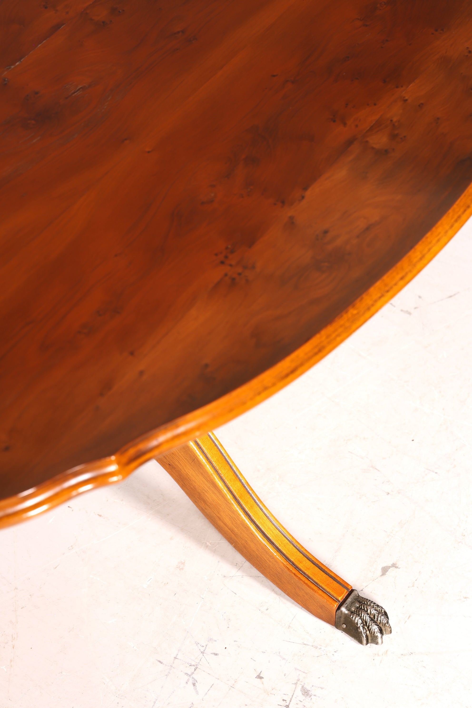 Wunderschöner Englischer Tisch Couchtisch Englisch Antik Stil Eibe Ablagetisch Regency Stil