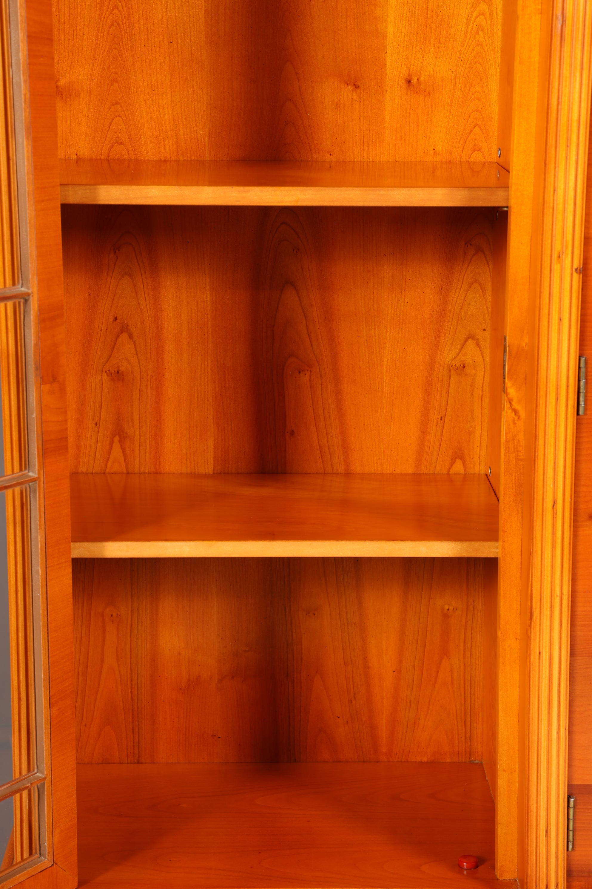 Traumhafte Englische Vitrine Bücherschrank Buffet Antik Stil Englisch Eibe Glasvitrine Bibliothek