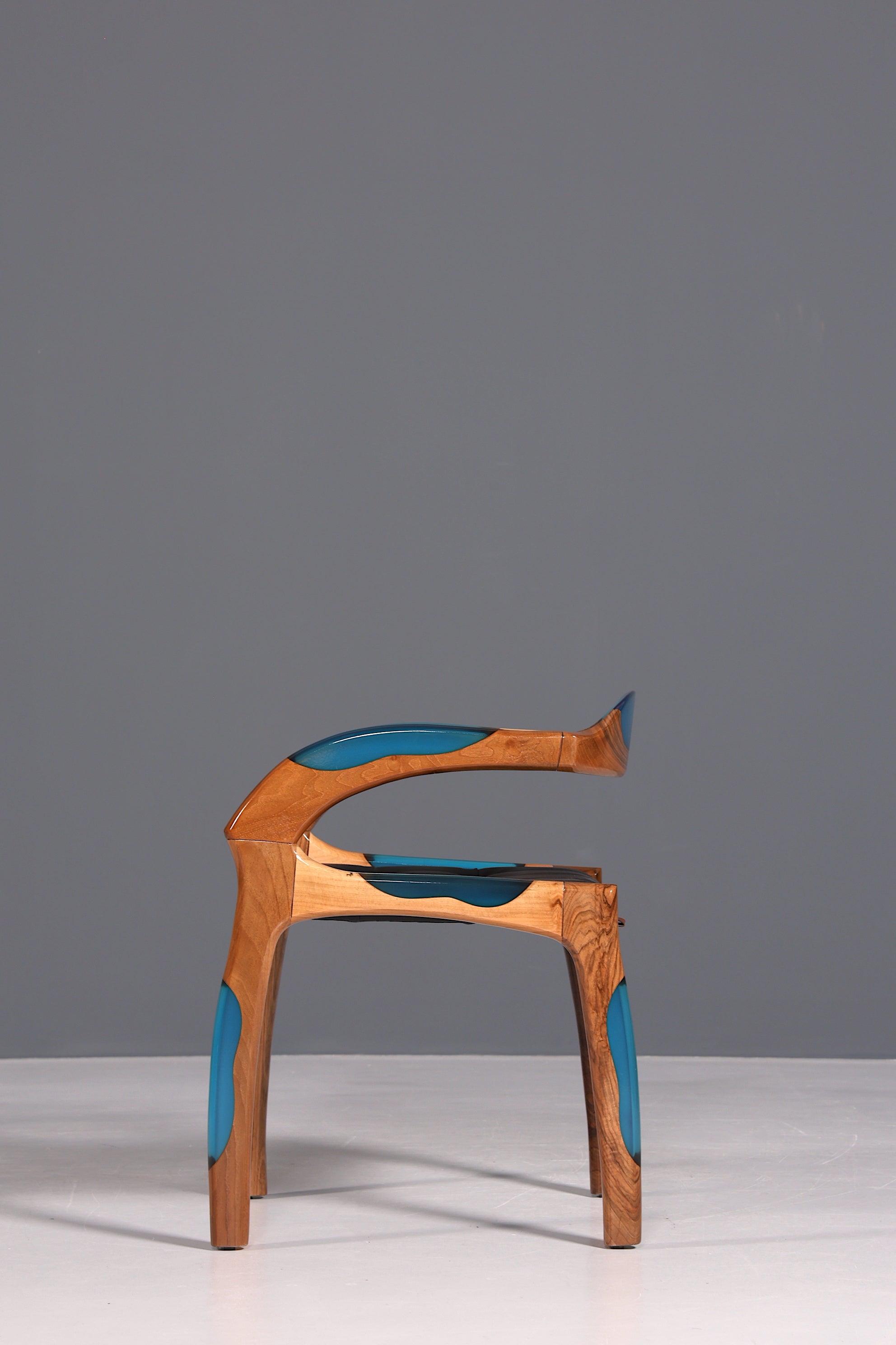 Epoxy Sessel "Arnson Plus Blue" Epoxidharz Armlehnsessel Massiv Nussbaum Sekretär Stuhl