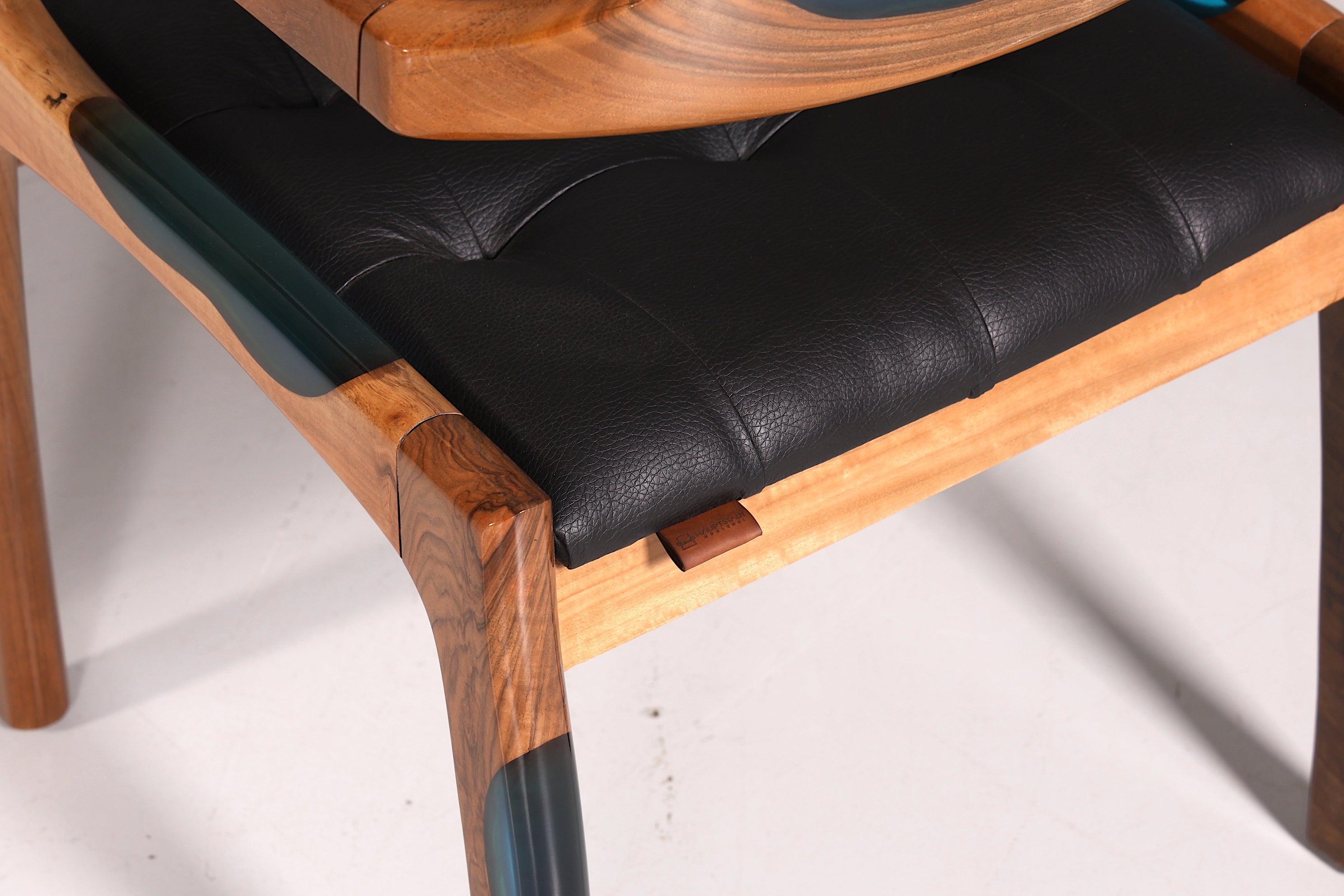 Epoxy Sessel "Arnson Plus Blue" Epoxidharz Armlehnsessel Massiv Nussbaum Sekretär Stuhl