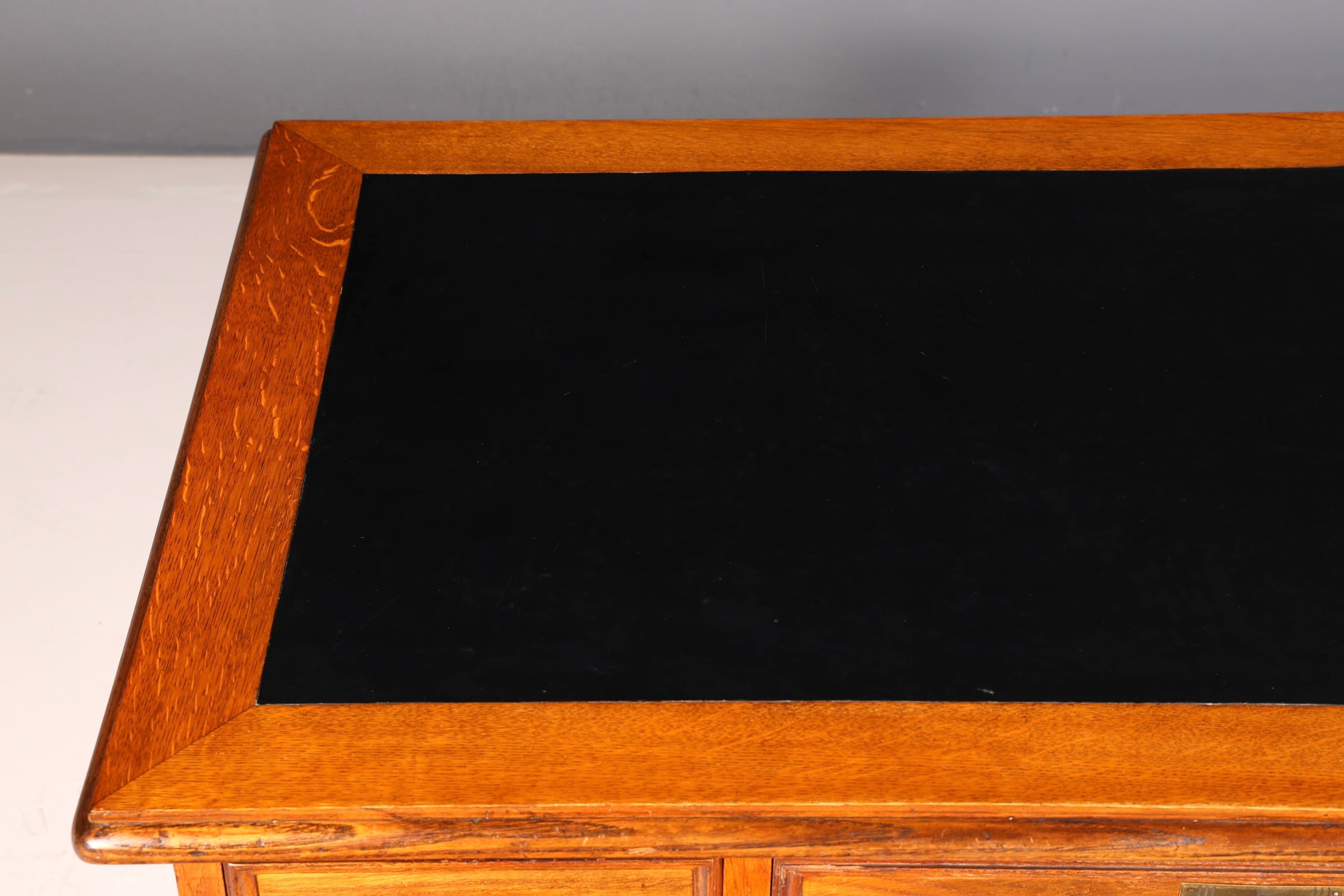 Beautiful Bauhaus-style Art Deco desk, office table, antique vintage oak