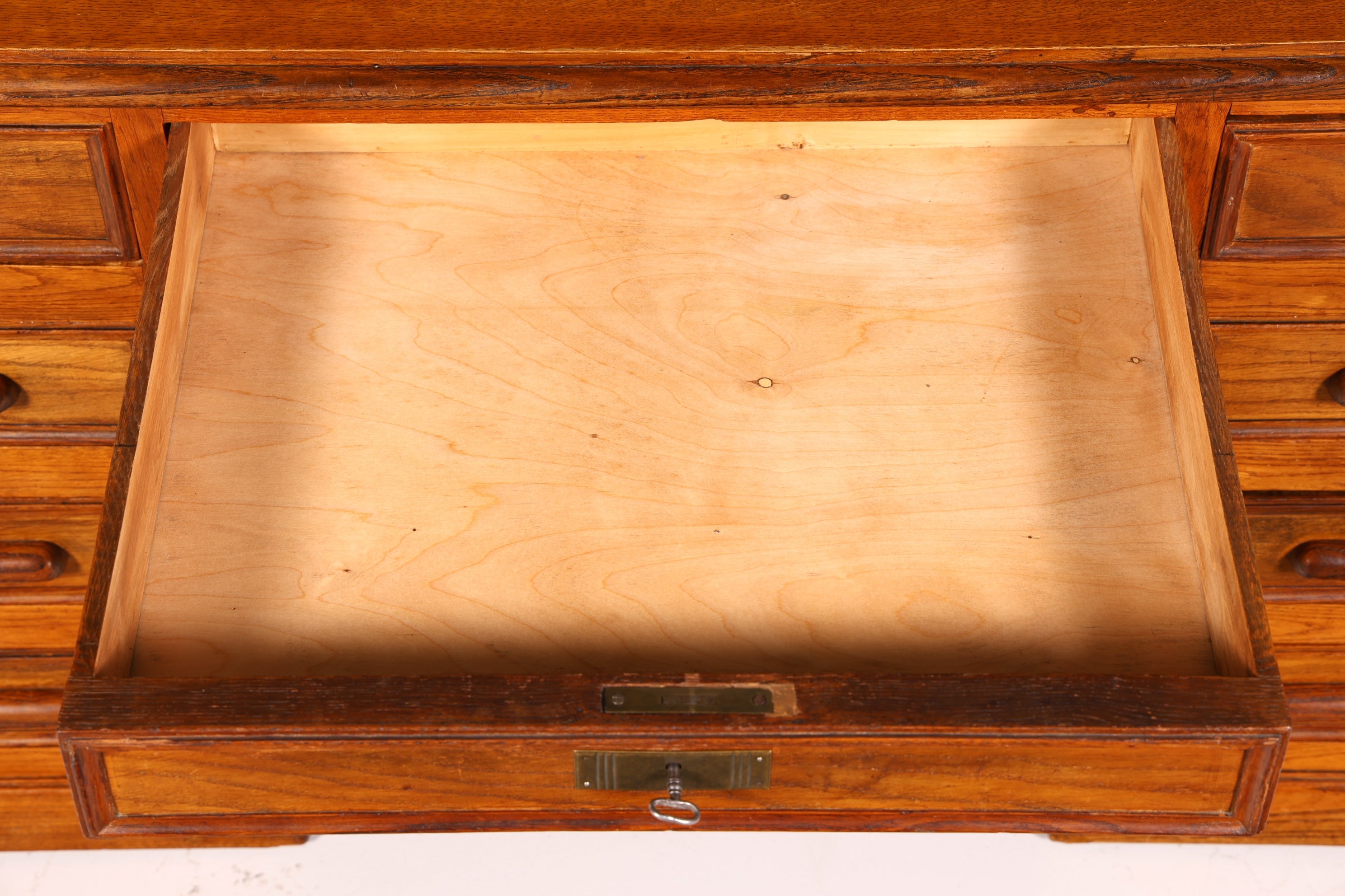 Beautiful Bauhaus-style Art Deco desk, office table, antique vintage oak