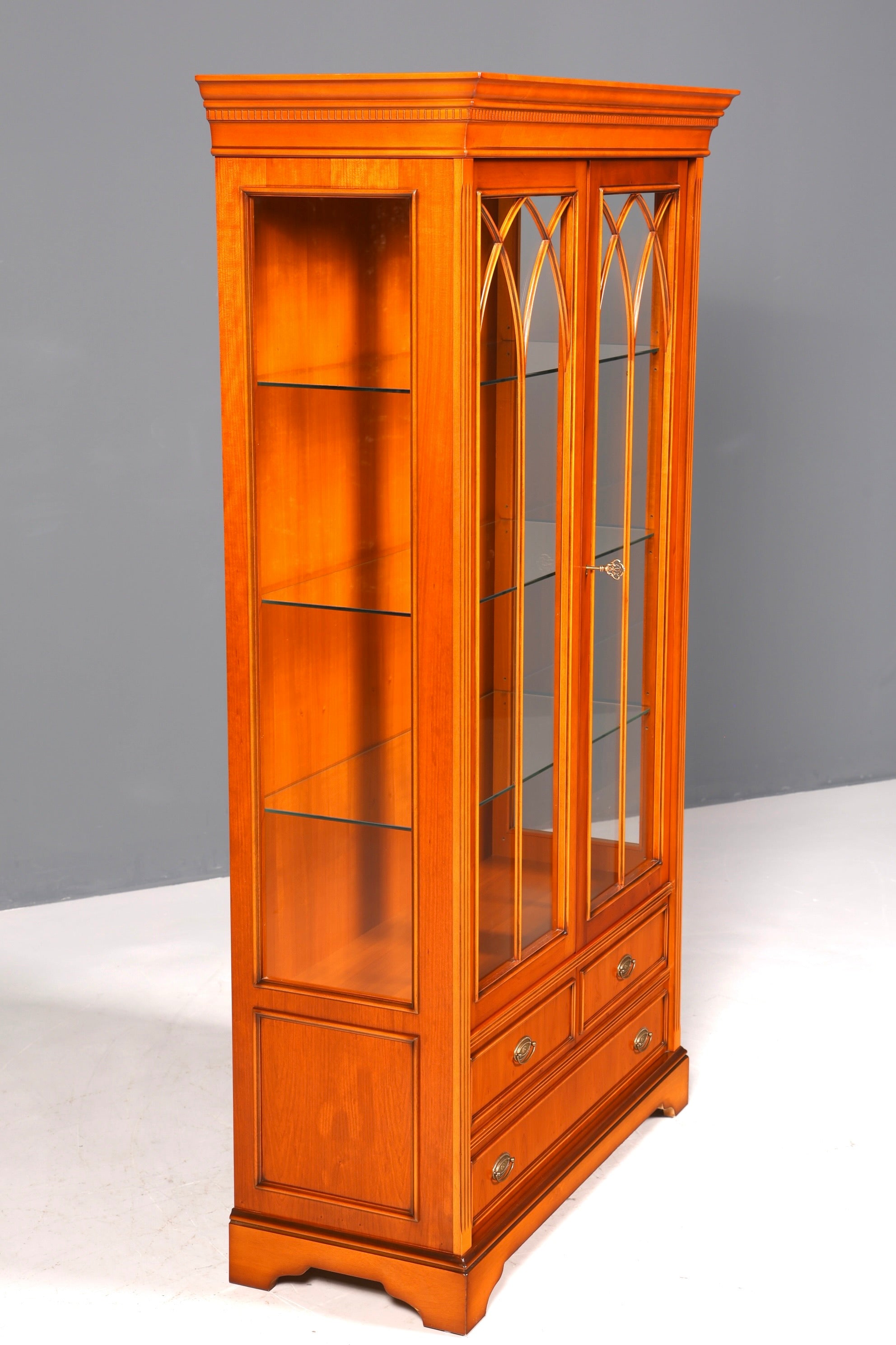 Wunderschöne Englische Vitrine Eibe Bücherschrank Buffet Antik Stil Glasvitrine