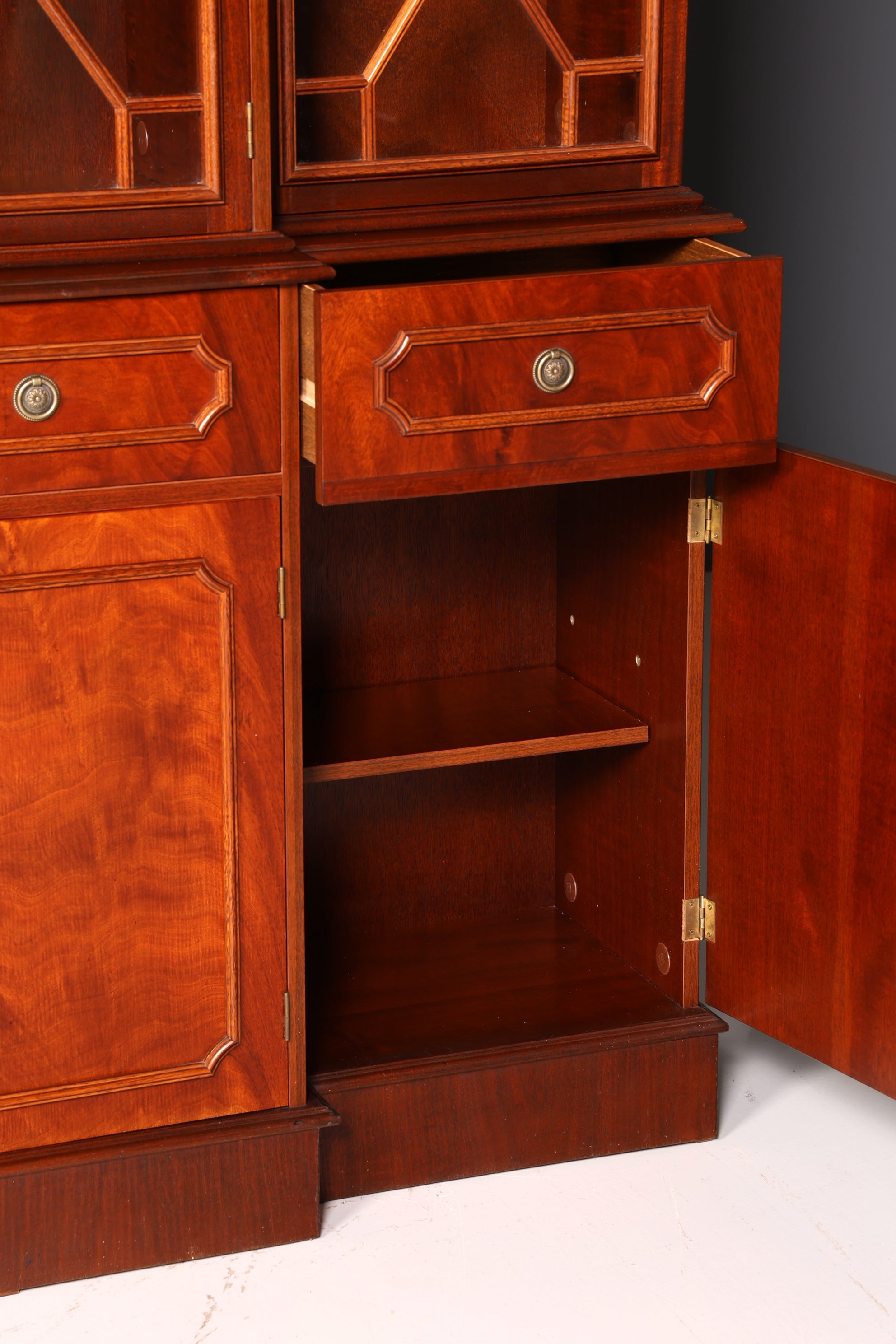 Beeindruckende Englische Vitrine Bibliothek Bücherschrank Glasvitrine Buffet Schrank Echt Holz Antik Vintage
