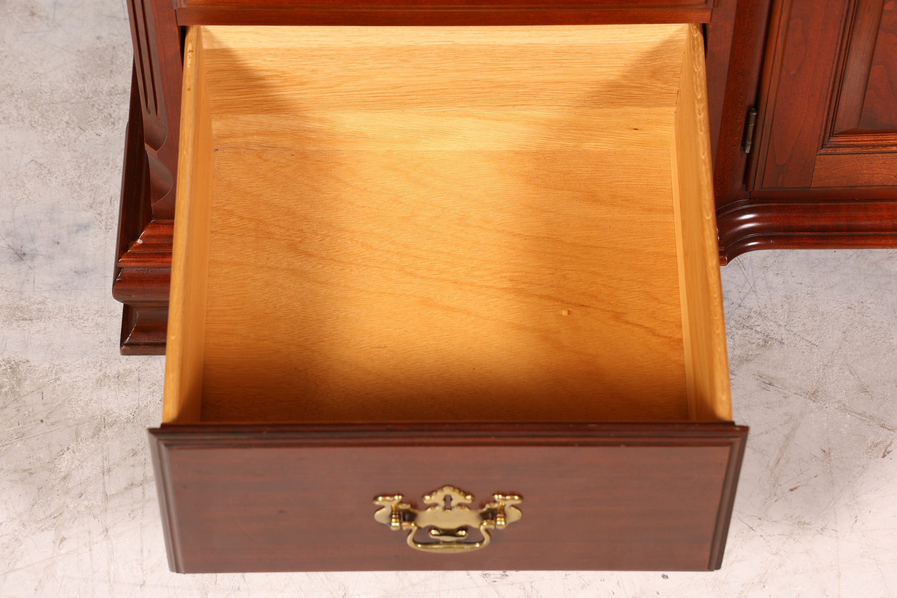 Stilvolles Sideboard der Marke Pennsylvania House USA Antik Stil Kommode Anrichte Schrank