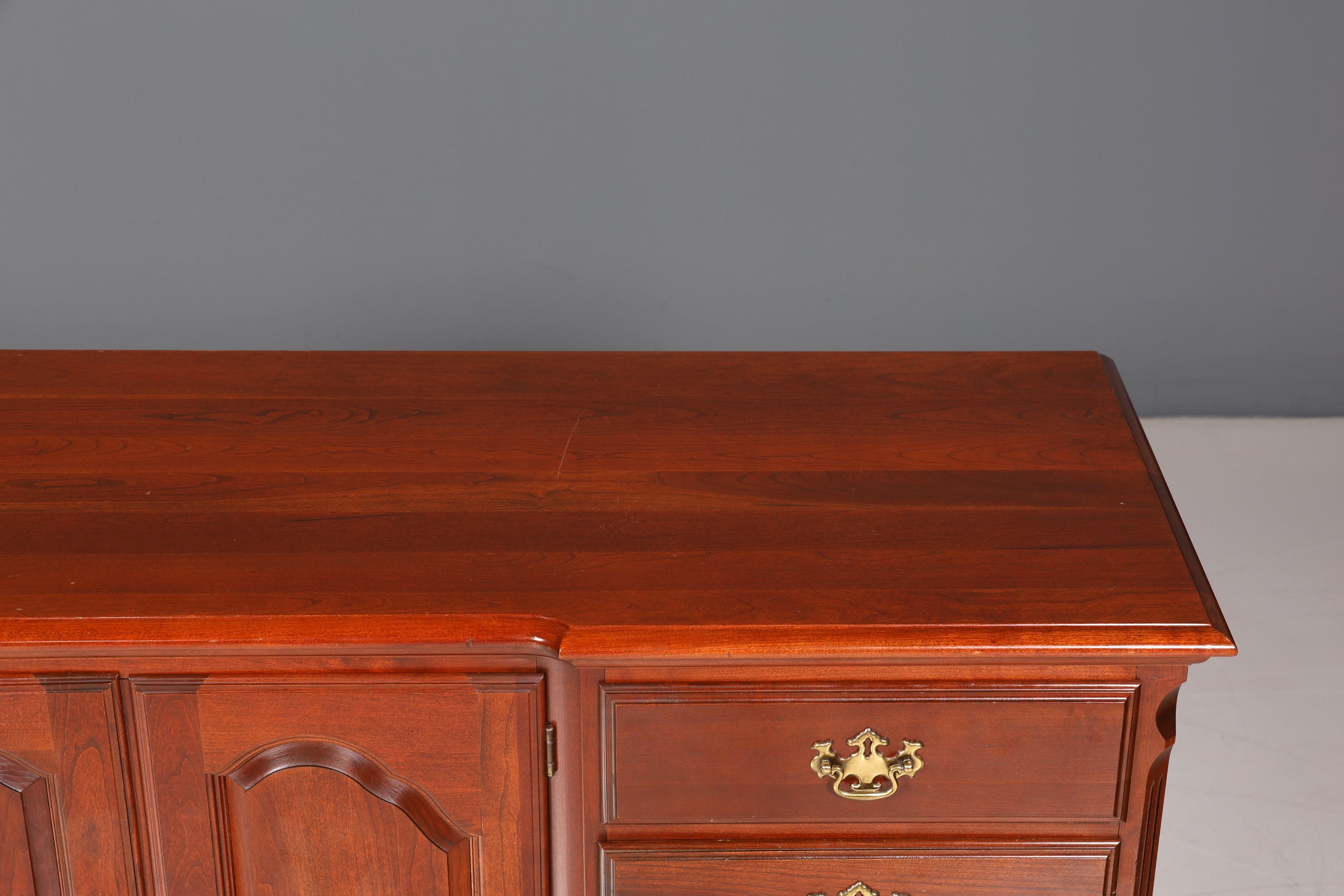 Stilvolles Sideboard der Marke Pennsylvania House USA Antik Stil Kommode Anrichte Schrank