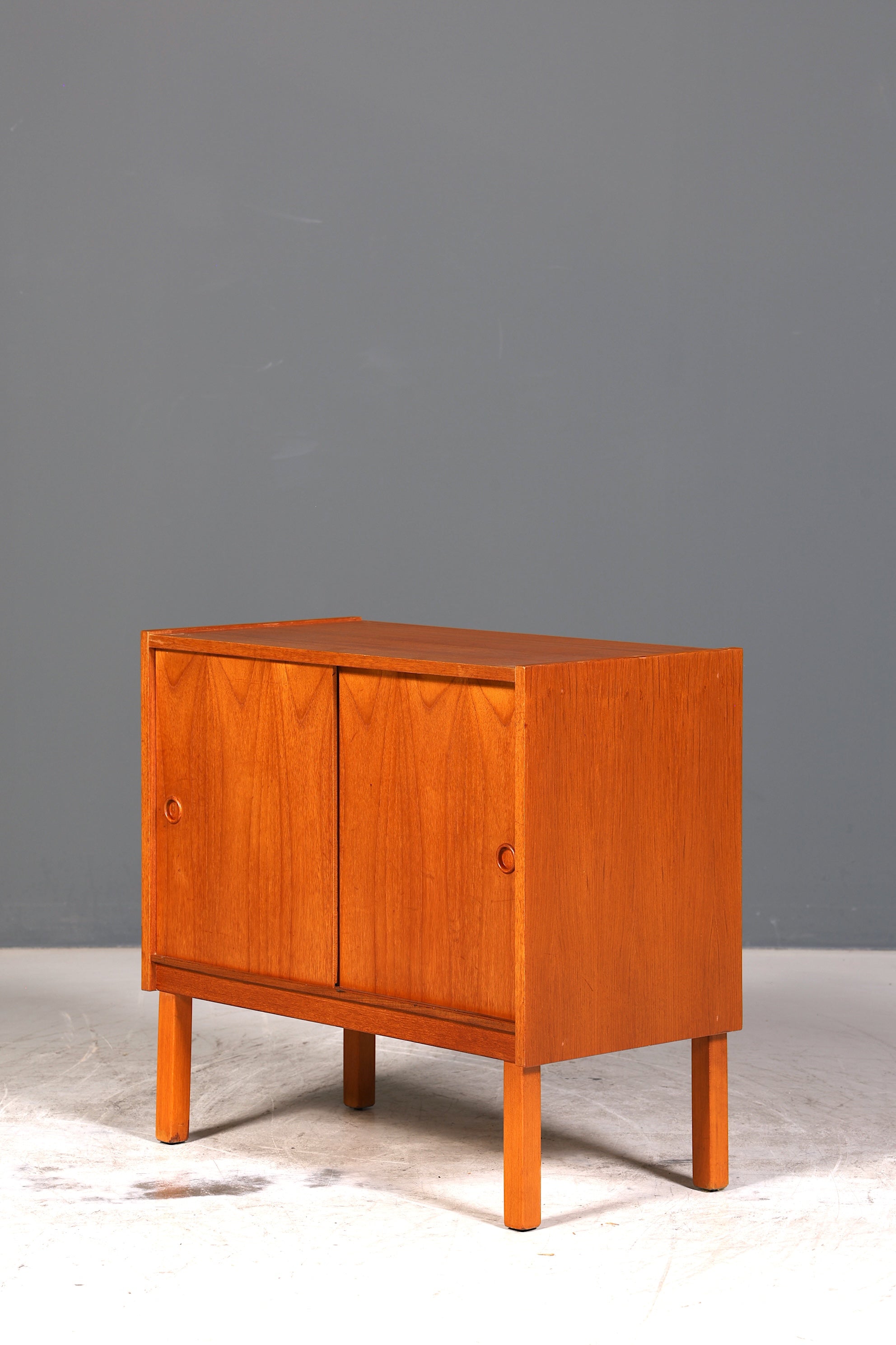 Traumhafter Mid Century Schrank Teak Holz Schiebetür Kommode Danish Design Sideboard 1 von 2