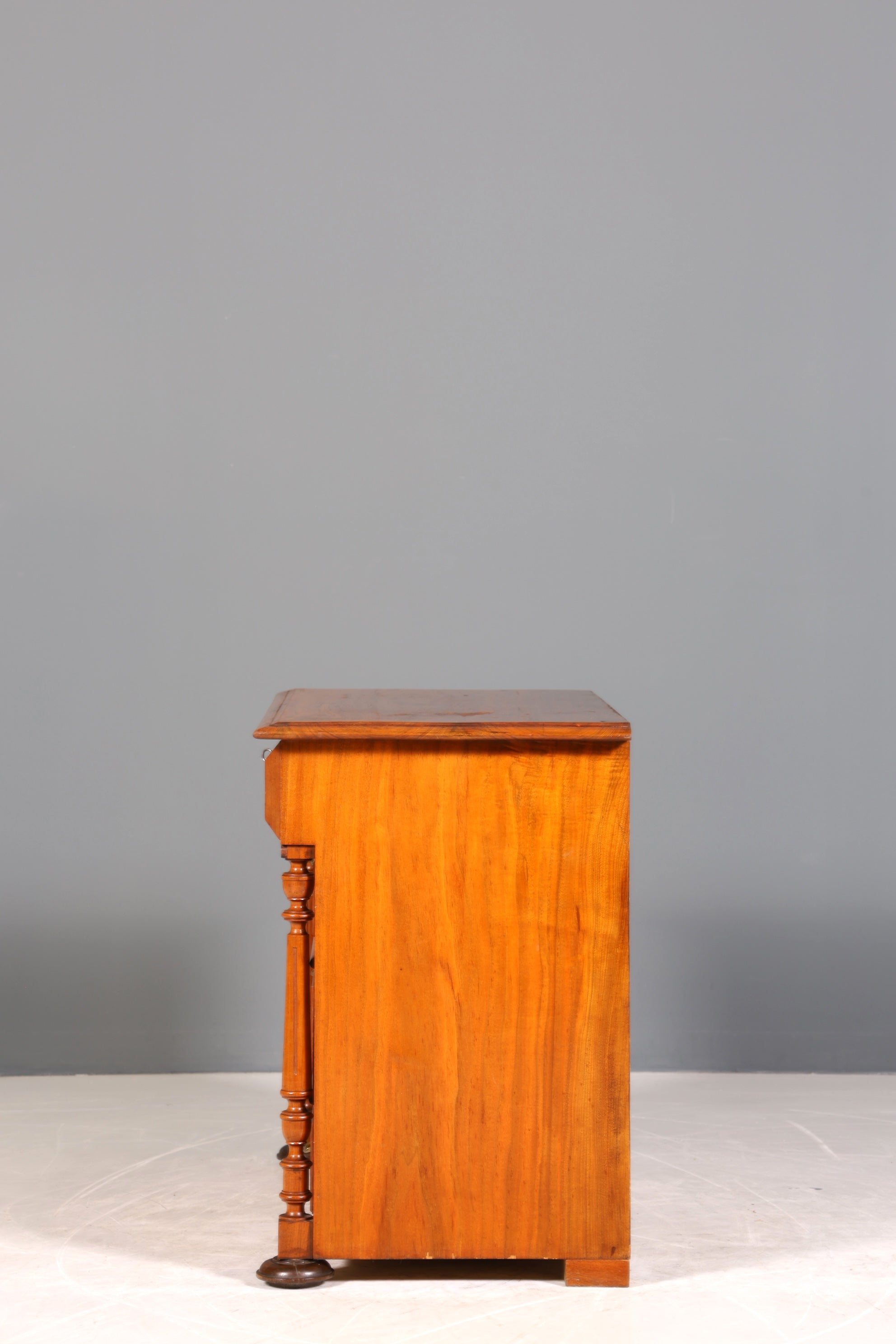Wunderschöne Gründerzeit Kommode Louis Philippe Vertiko Nussbaum Sideboard um 1880