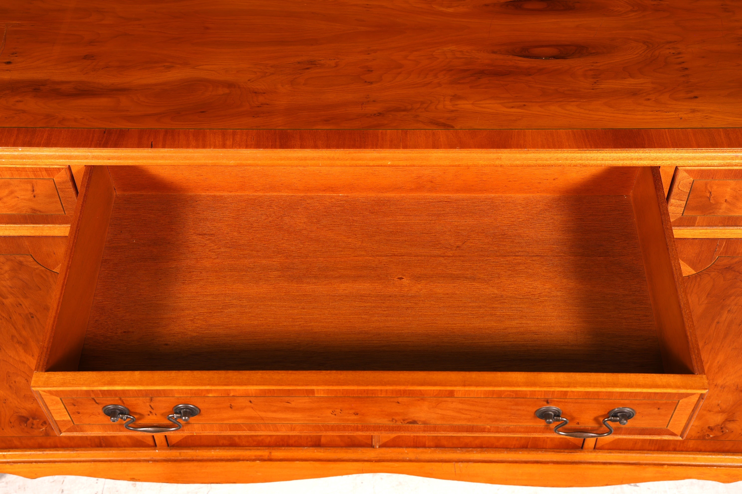 G204 Finish cm Wunderschönes Englisches Sideboard Eibe Schrank Antik Stil Buffetschrank Kommode (Kopie)