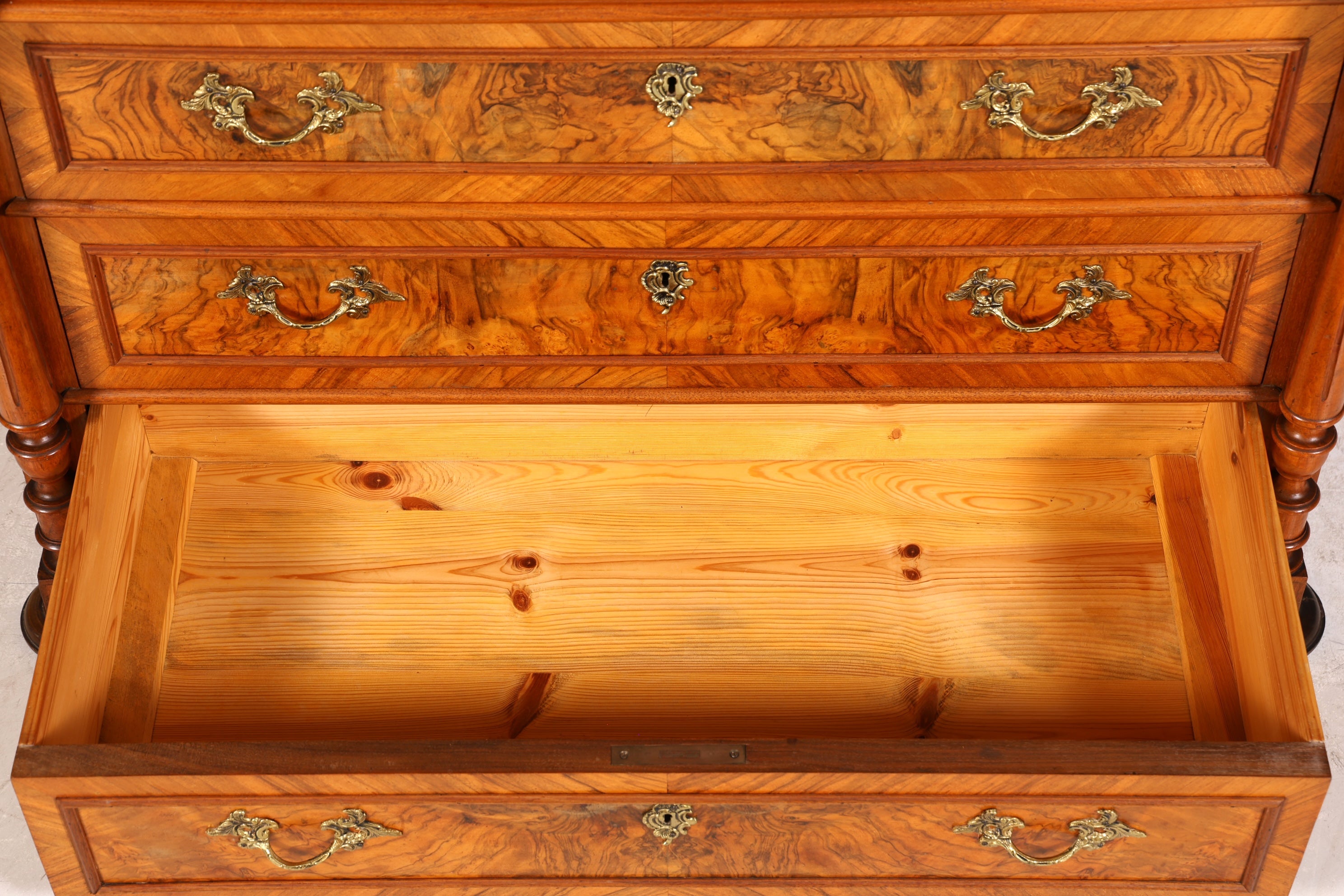 Wunderschöne Gründerzeit Kommode Louis Philippe Vertiko Nussbaum Sideboard um 1880