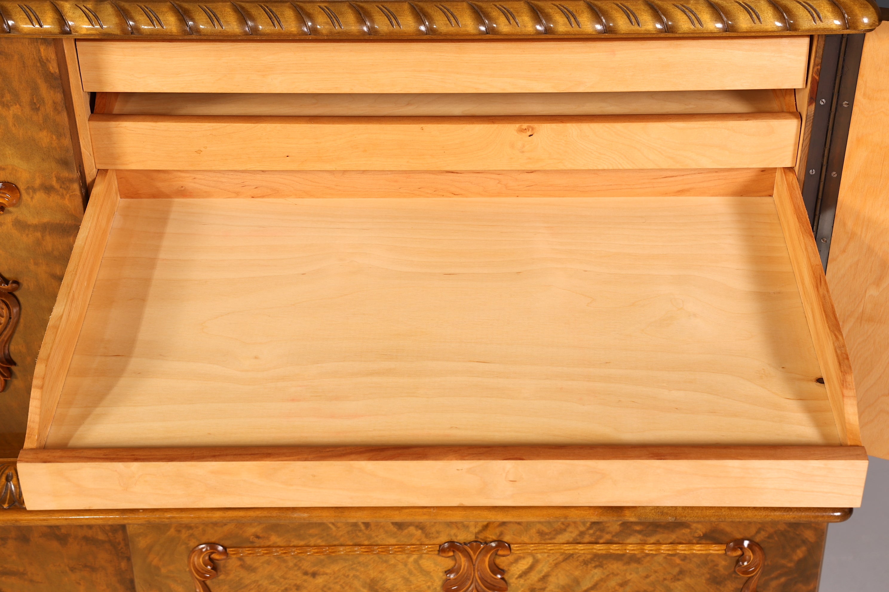 Traumhafter Chippendale Schrank Barock Stil Vertiko Highboard Englisch Antik 50s 60s Kommode