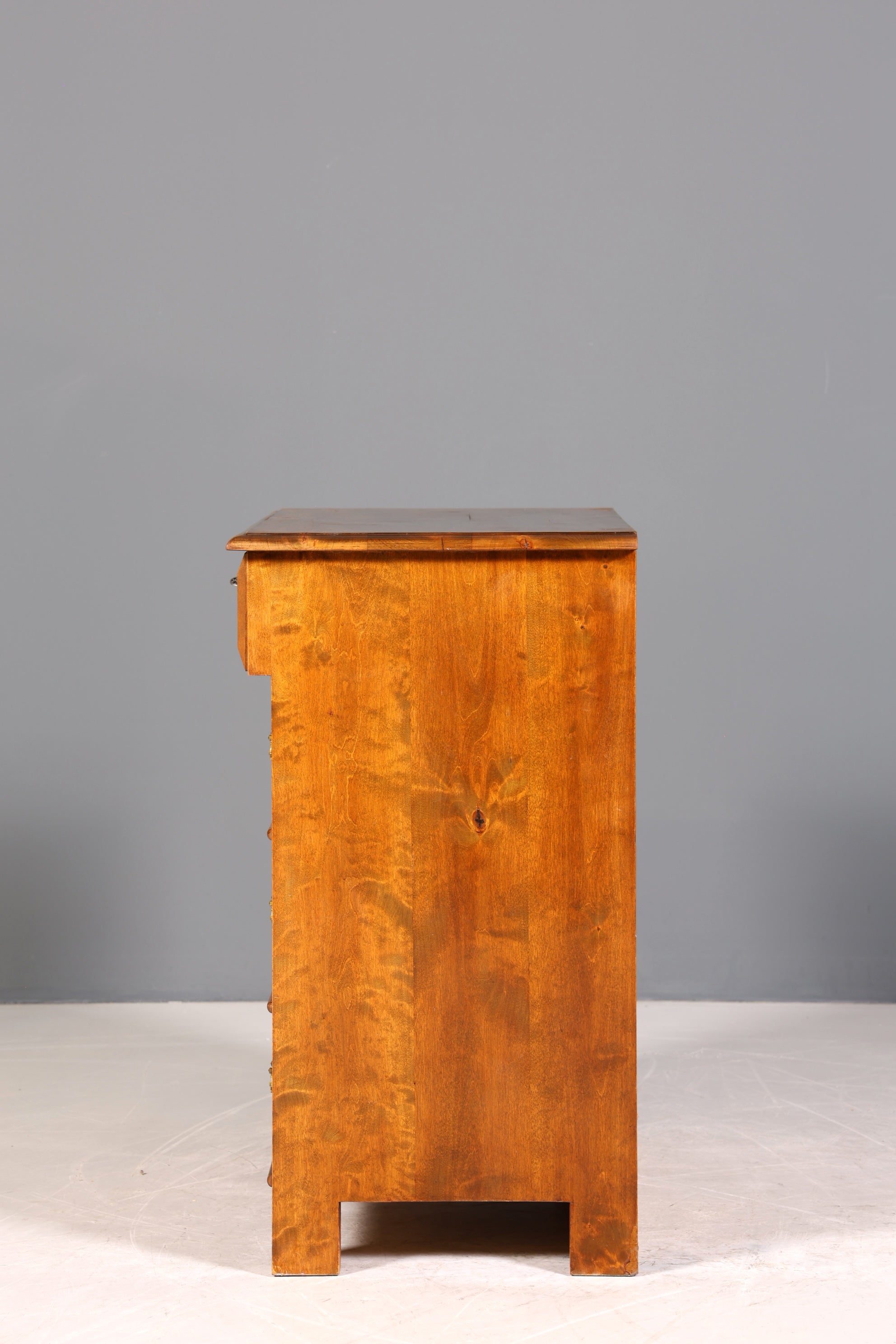 Stilvolle Gründerzeit Kommode Louis Philippe Nussbaum Sideboard um 1880 Antik Schubladenkommode