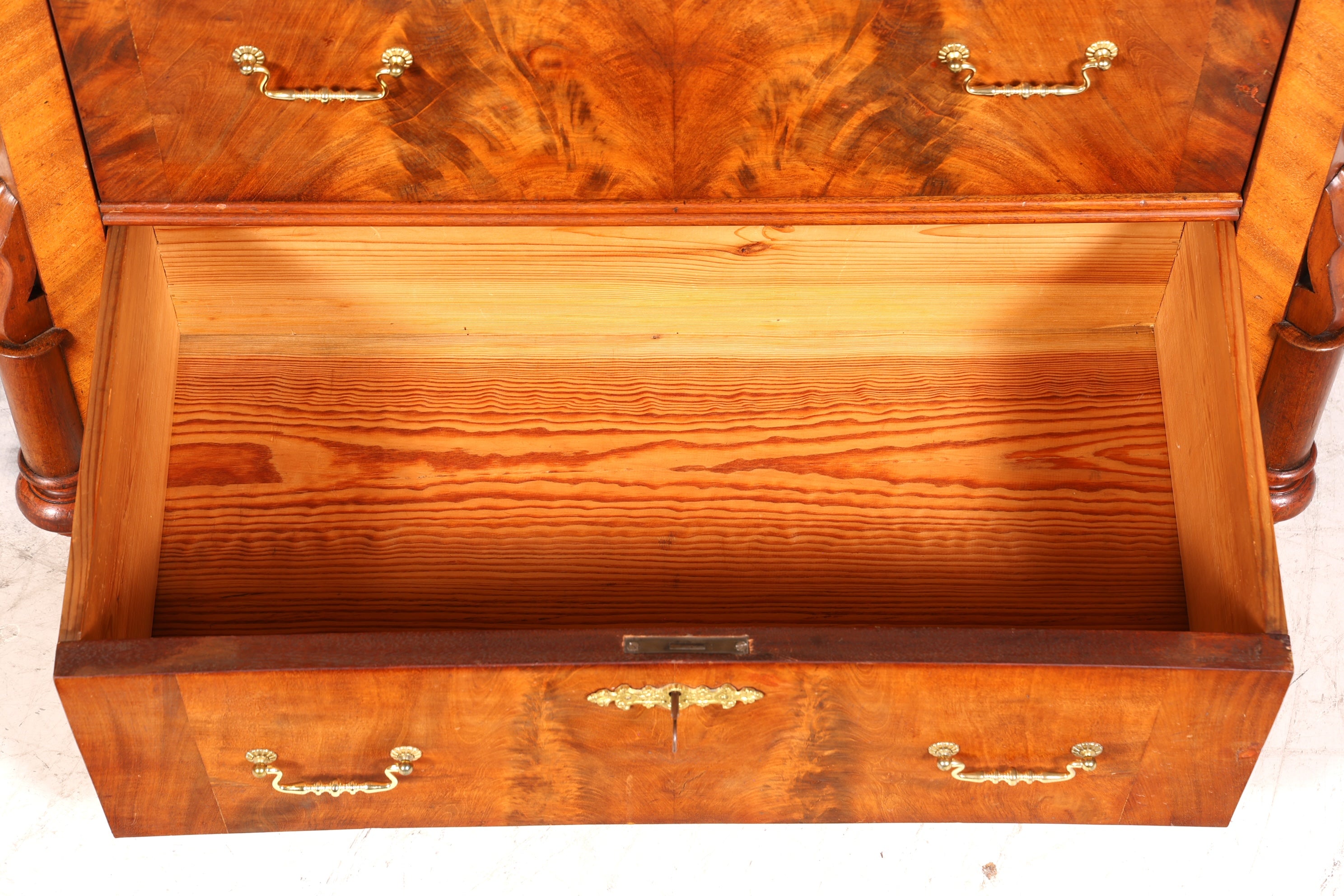 Traumhafte Louis Philippe Kommode Nussbaum Gründerzeit Schubladenkommode um 1890