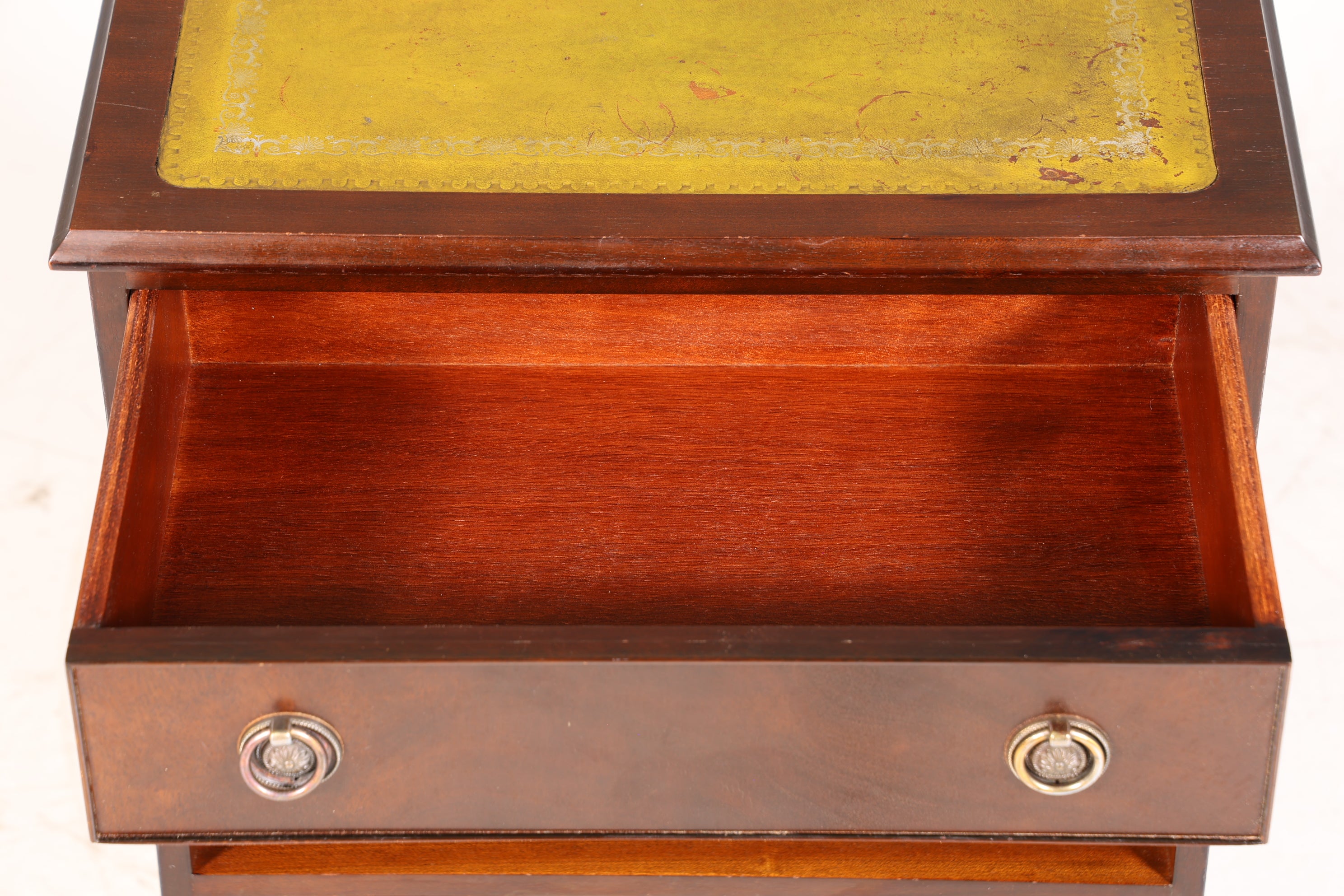 Wunderschönes Englisches Regal Englisch Bücherregal Kommode echt Lederauflage Ablagetisch Nachttisch