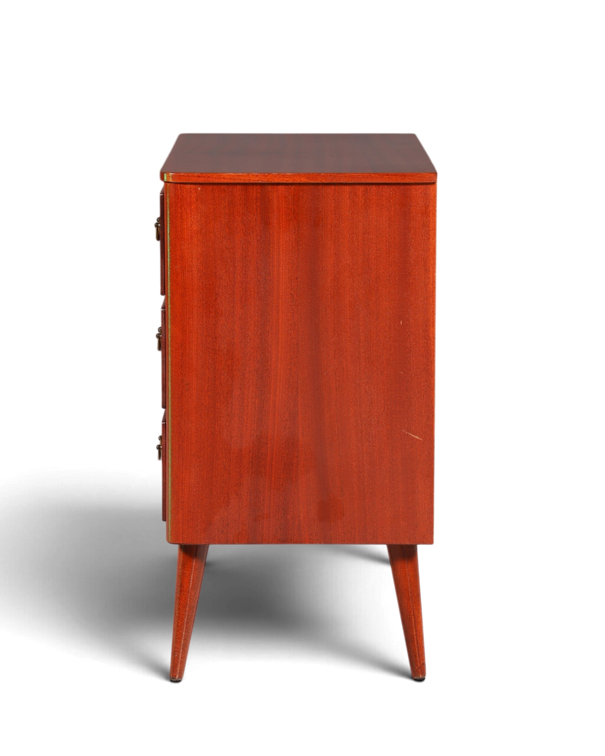 Hauptstadt Möblerei Mid Century Kommode aus massivem Holz mit konischen Beinen in Seitenansicht