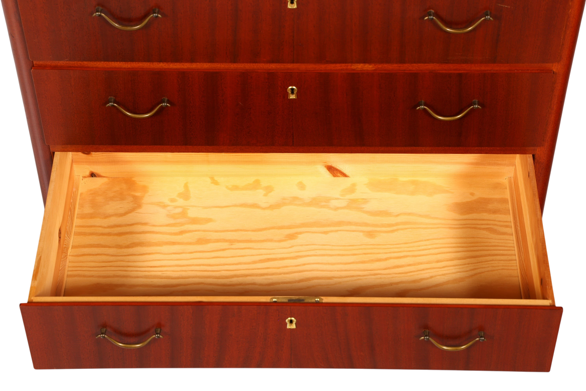Hauptstadt Möblerei Mid Century Kommode aus Holz mit offener Schublade und Messinggriffen im Vintage Design