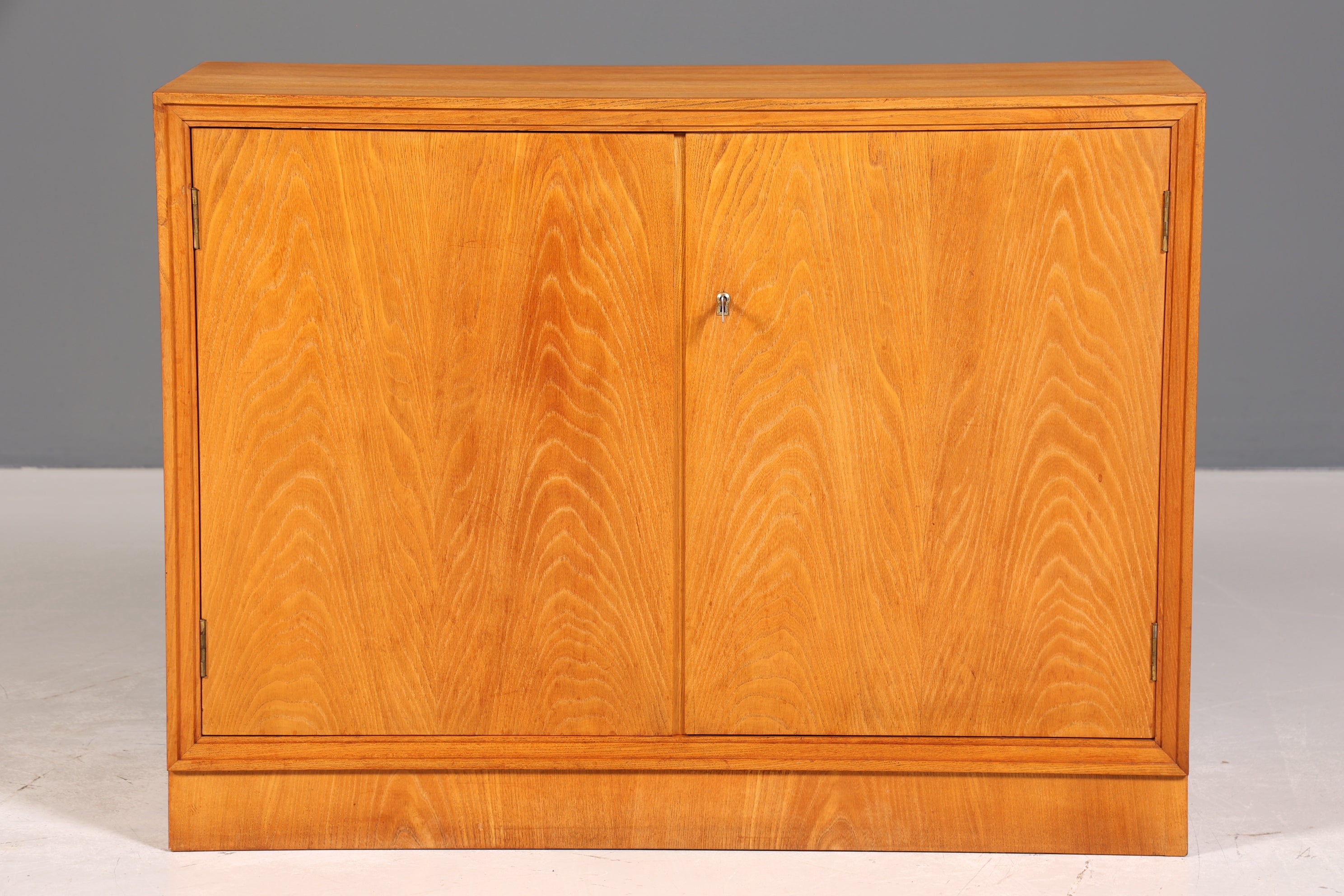 Wunderschöne Mid Century Schrank Vintage Retro Flur Schrank Kommode 60s Regal Sideboard