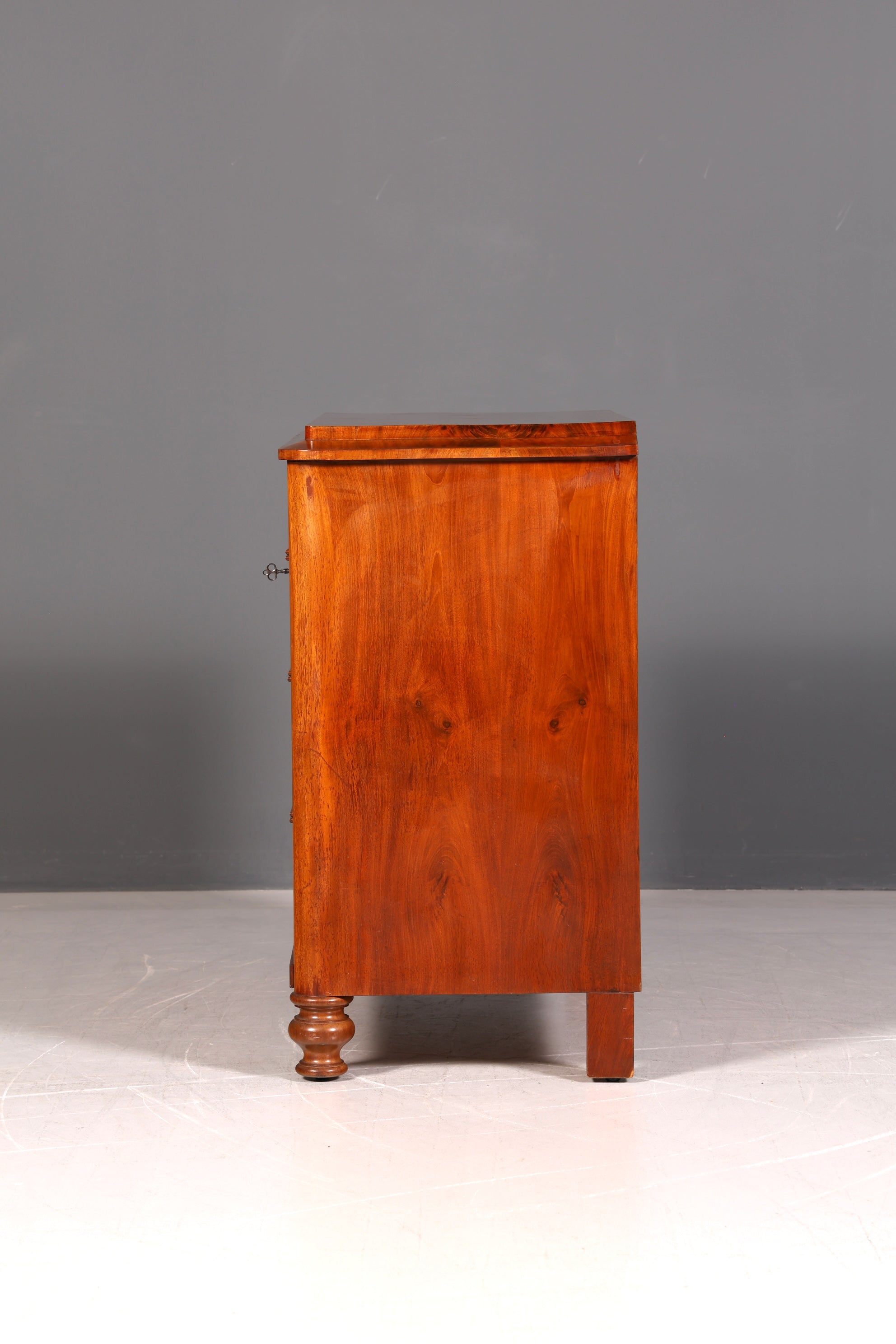 Stilvolle Louis Philippe Kommode Nussbaum Gründerzeit Schubladenkommode Antik um 1890 Sideboard