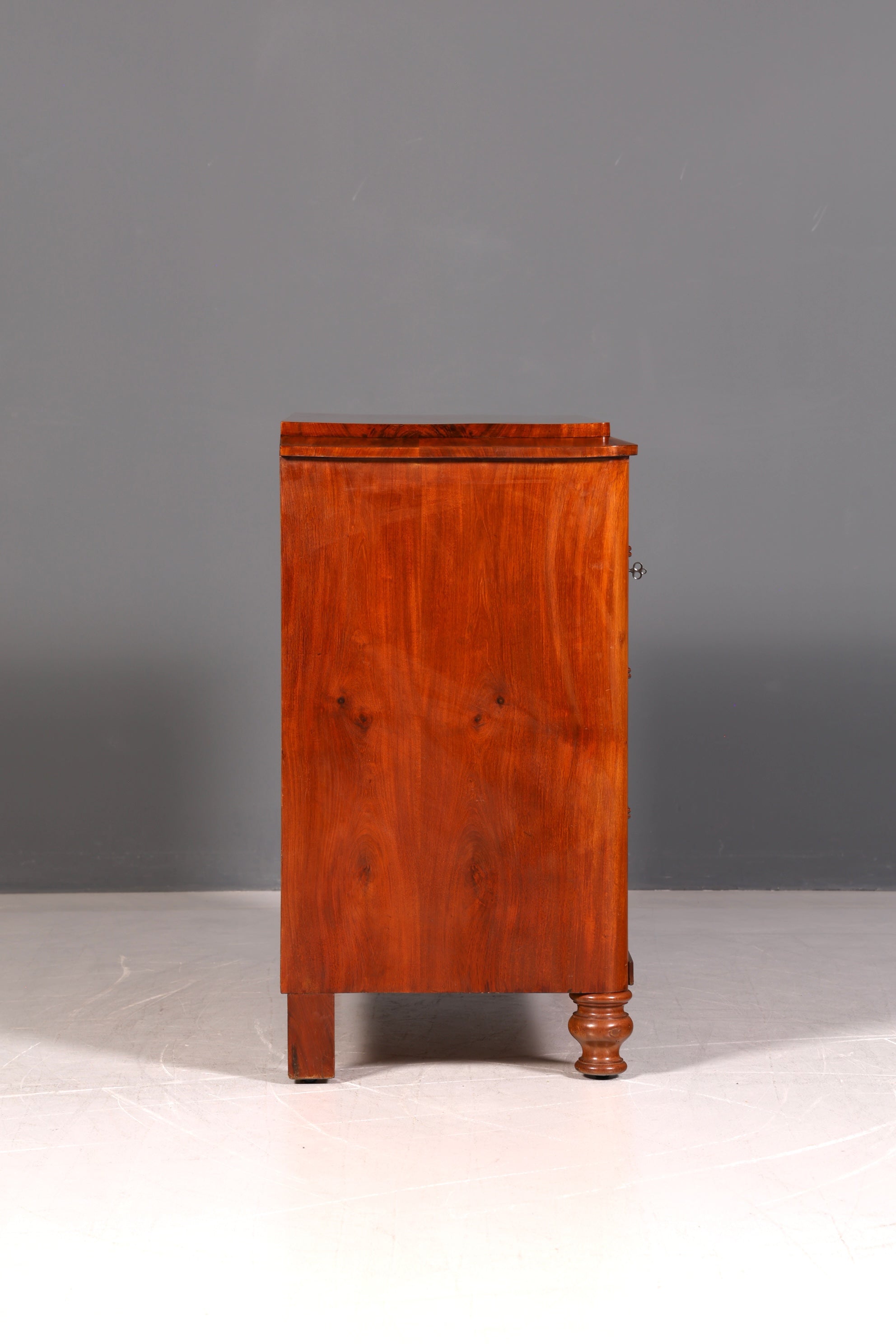 Stilvolle Louis Philippe Kommode Nussbaum Gründerzeit Schubladenkommode Antik um 1890 Sideboard
