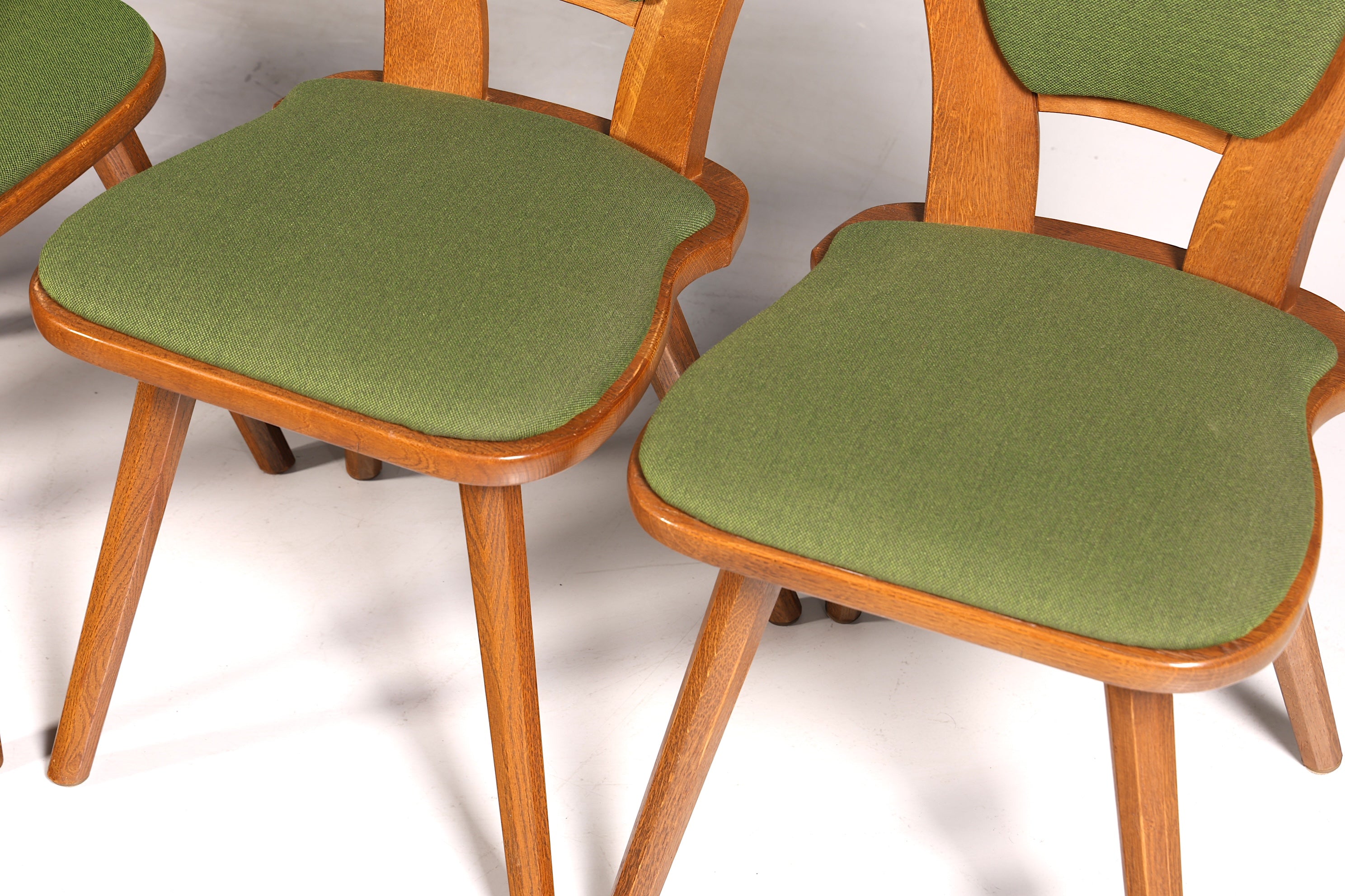 4x Simple country-style chairs with two stools, retro chair set, antique style oak, kitchen chairs, farmhouse chairs, dining room chairs