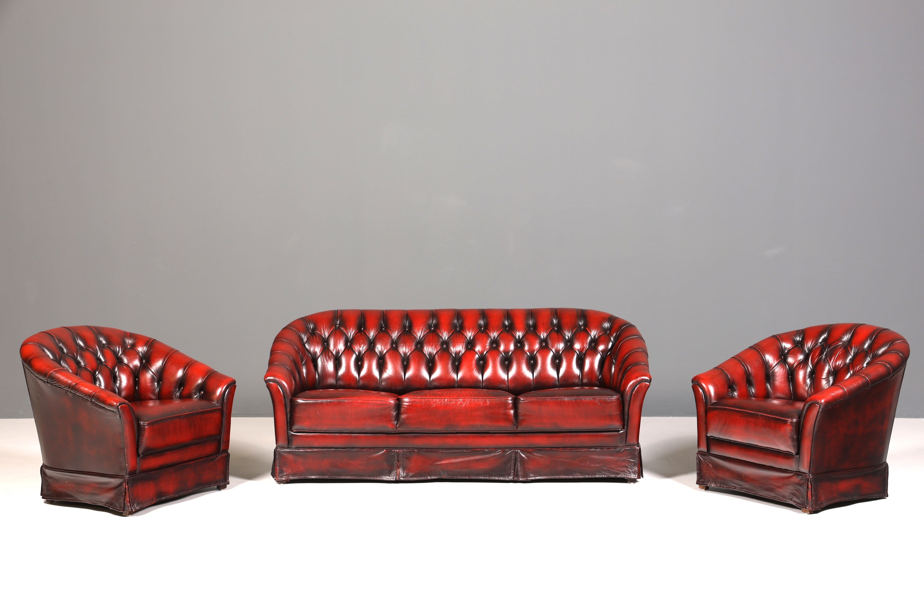 Stilvoller Original Chesterfield Sessel Englischer Armlehnsessel Oxblood Englisch Herrensessel 1 von 2