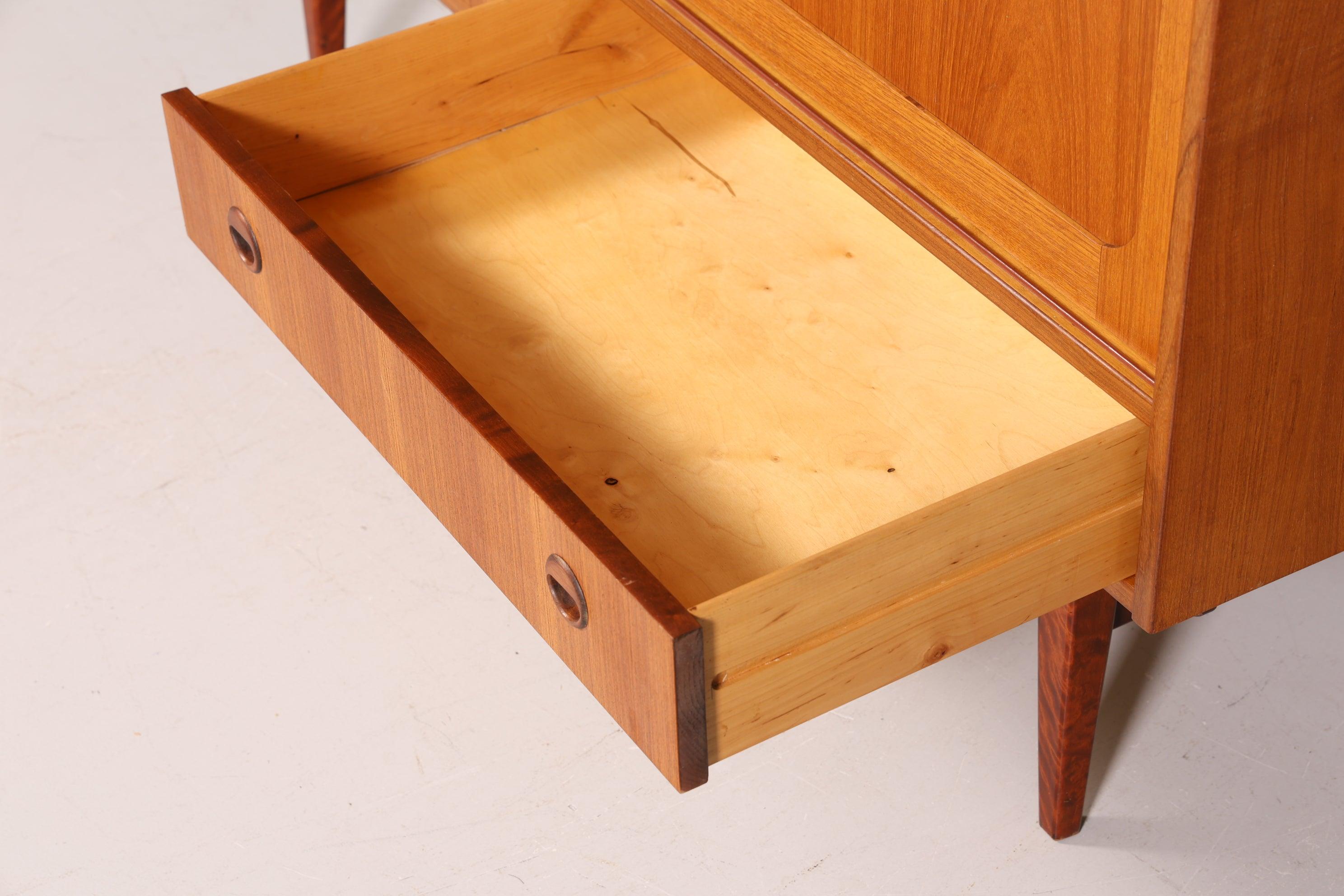 Stilvolles Mid Century Highboard "Made in Denmark" echt Holz Schrank Retro Sideboard Regal