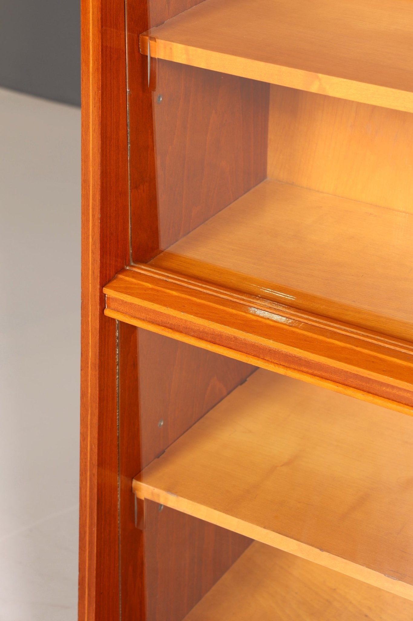 Wunderschönes Mid Century Bücherregal Kommode František Jirák für Tatra Nabytok Highboard Schrank Regal Vitrine