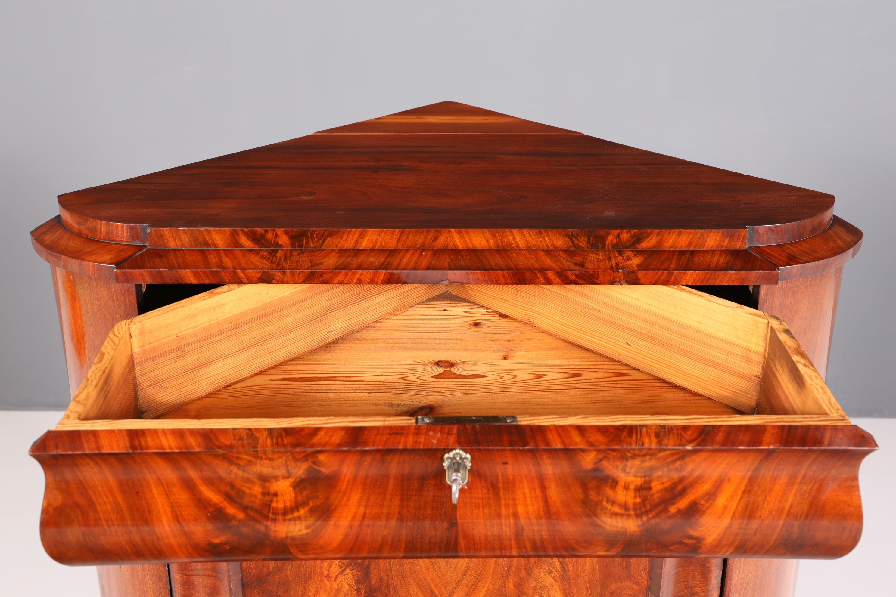 Beautiful Biedermeier corner cabinet, antique mahogany, circa 1860