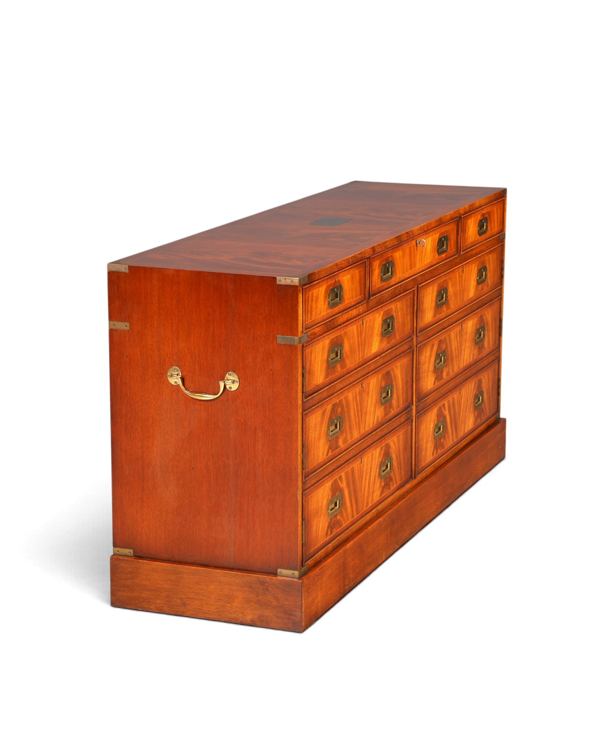 Hauptstadt Möblerei englisches Military Chest Sideboard aus massivem Holz mit Messingbeschlägen im Kolonialstil
