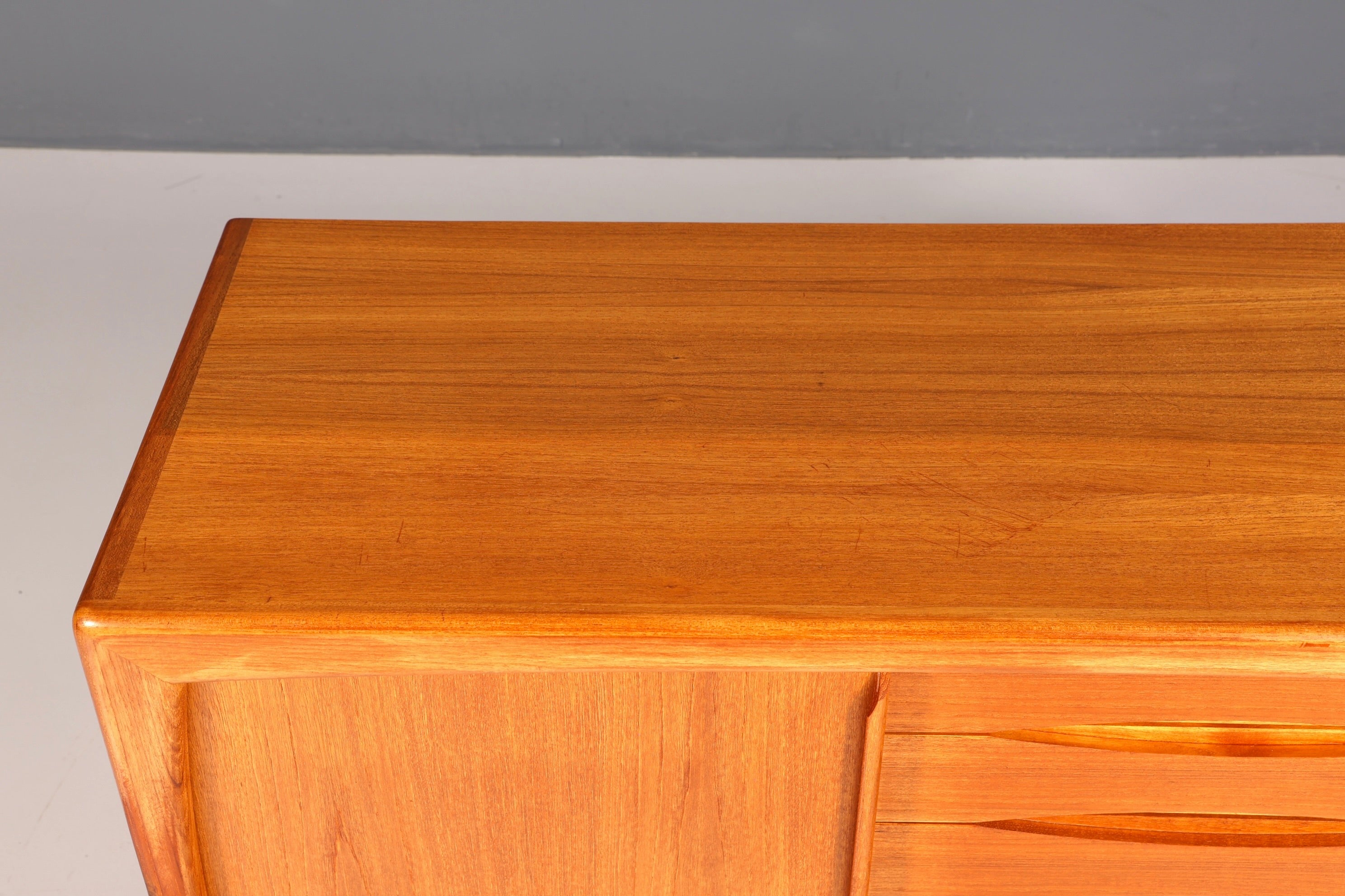 Elegant original Dyrlund sideboard, mid-century modern cabinet, Danish design, teak wood TV cabinet, 1960s buffet