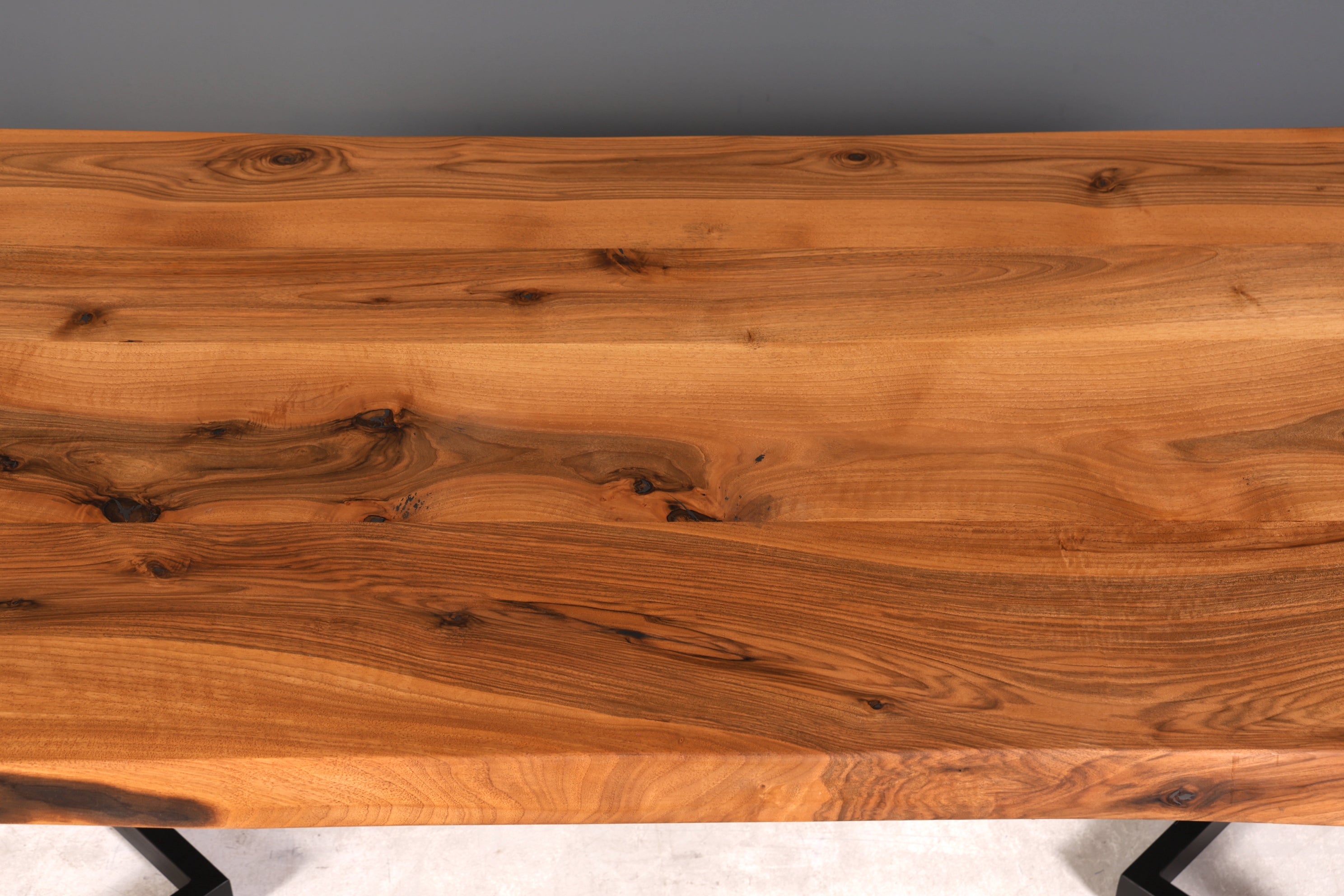 Wunderschöner Nussbaum Tisch 240cm-95cm Esszimmer Tisch Baumkanten Platte massiv Holz Küchentisch