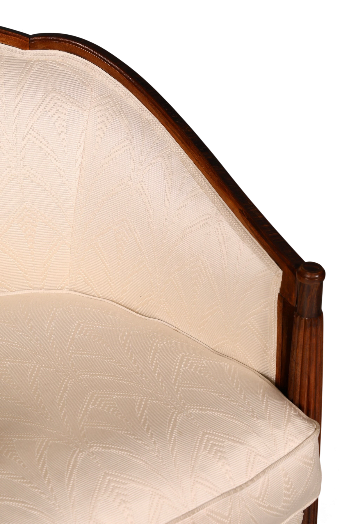 Hauptstadt Möblerei Art Deco Sessel mit heller gemusterter Polsterung und geschnitztem Holzrahmen