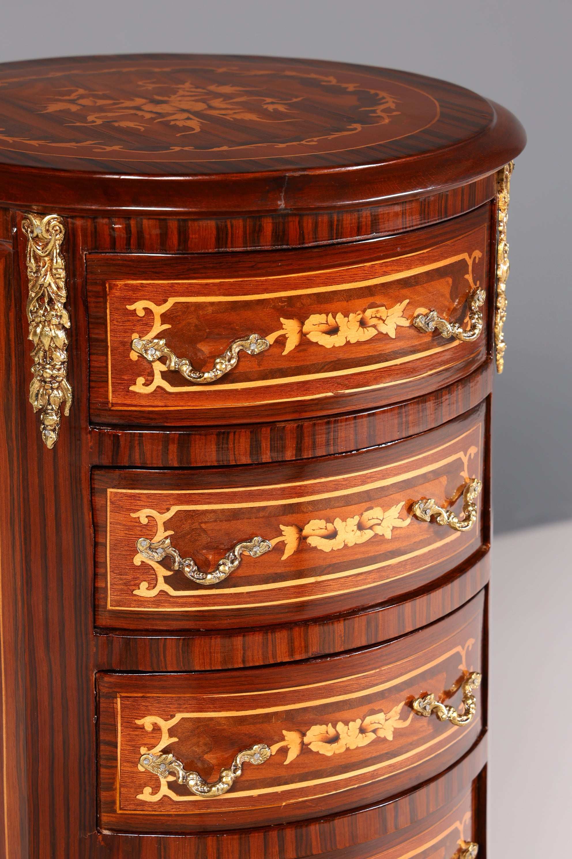 Elegant Baroque style chest of drawers, vertico with inlaid details, 7-drawer chest