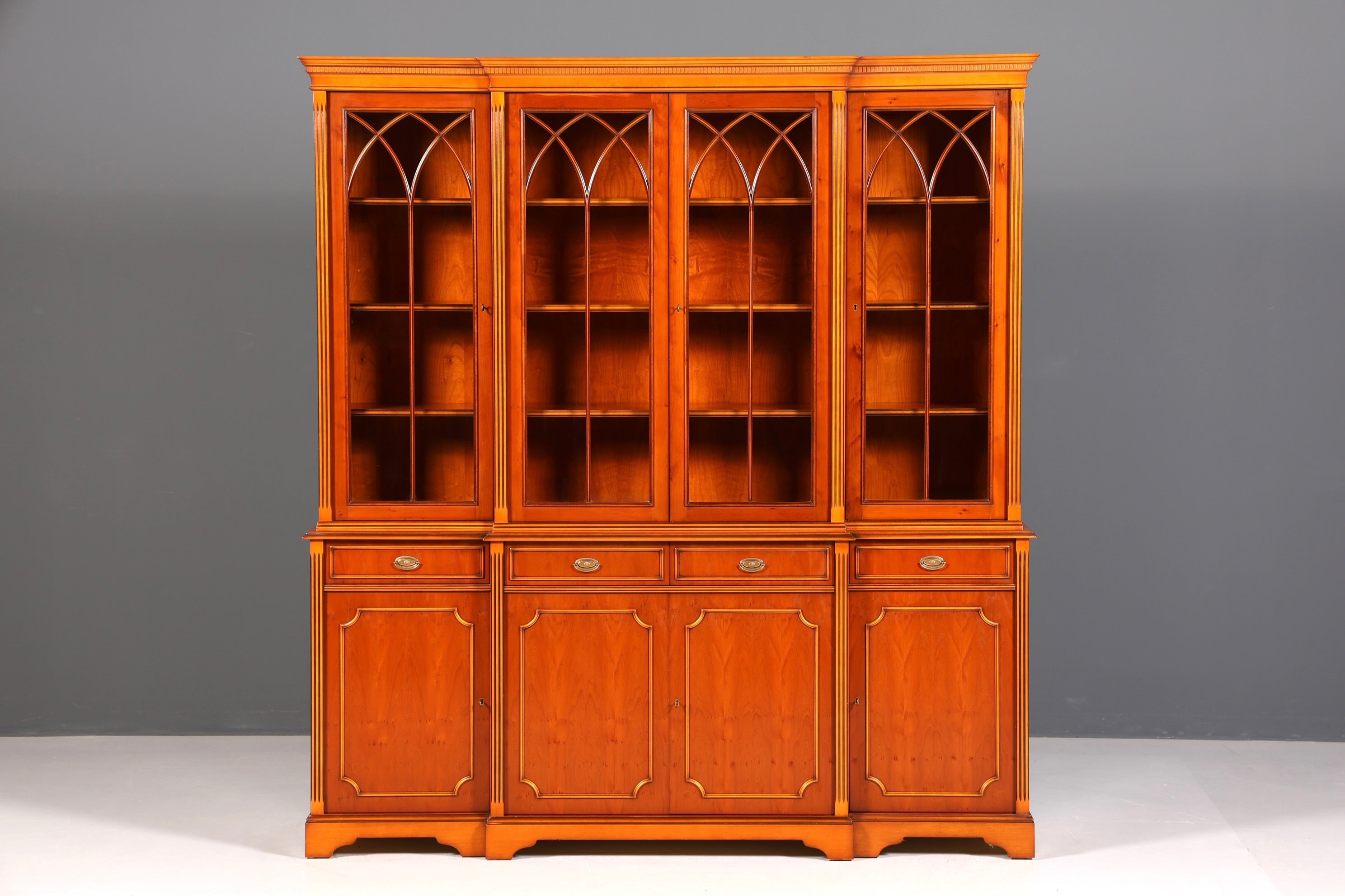 Wunderschöne Englische Vitrine Bücherschrank Buffet Antik Stil Englisch Eibe Glasvitrine Bibliothek